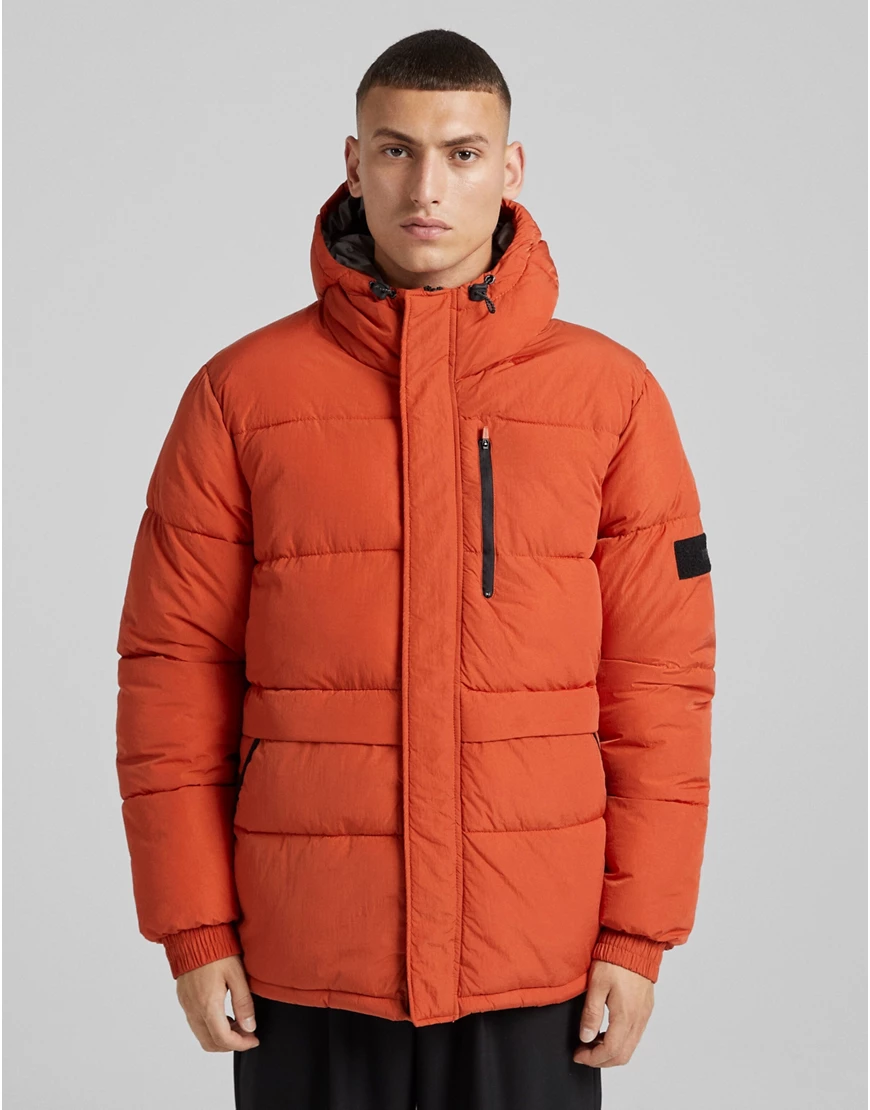 Bershka – Wattierte Kapuzenjacke in Rot günstig online kaufen