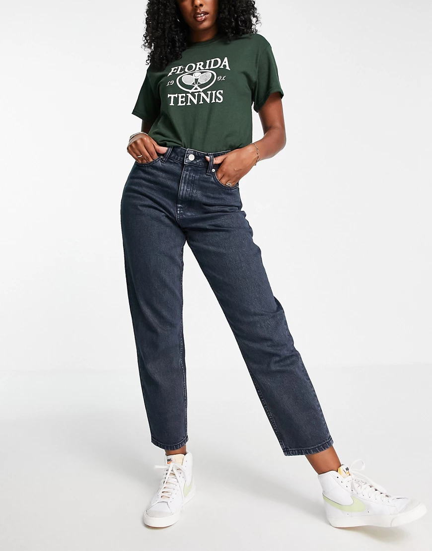 Miss Selfridge – Schmal zulaufende Mom-Jeans in Blauschwarz mit hoher Taill günstig online kaufen