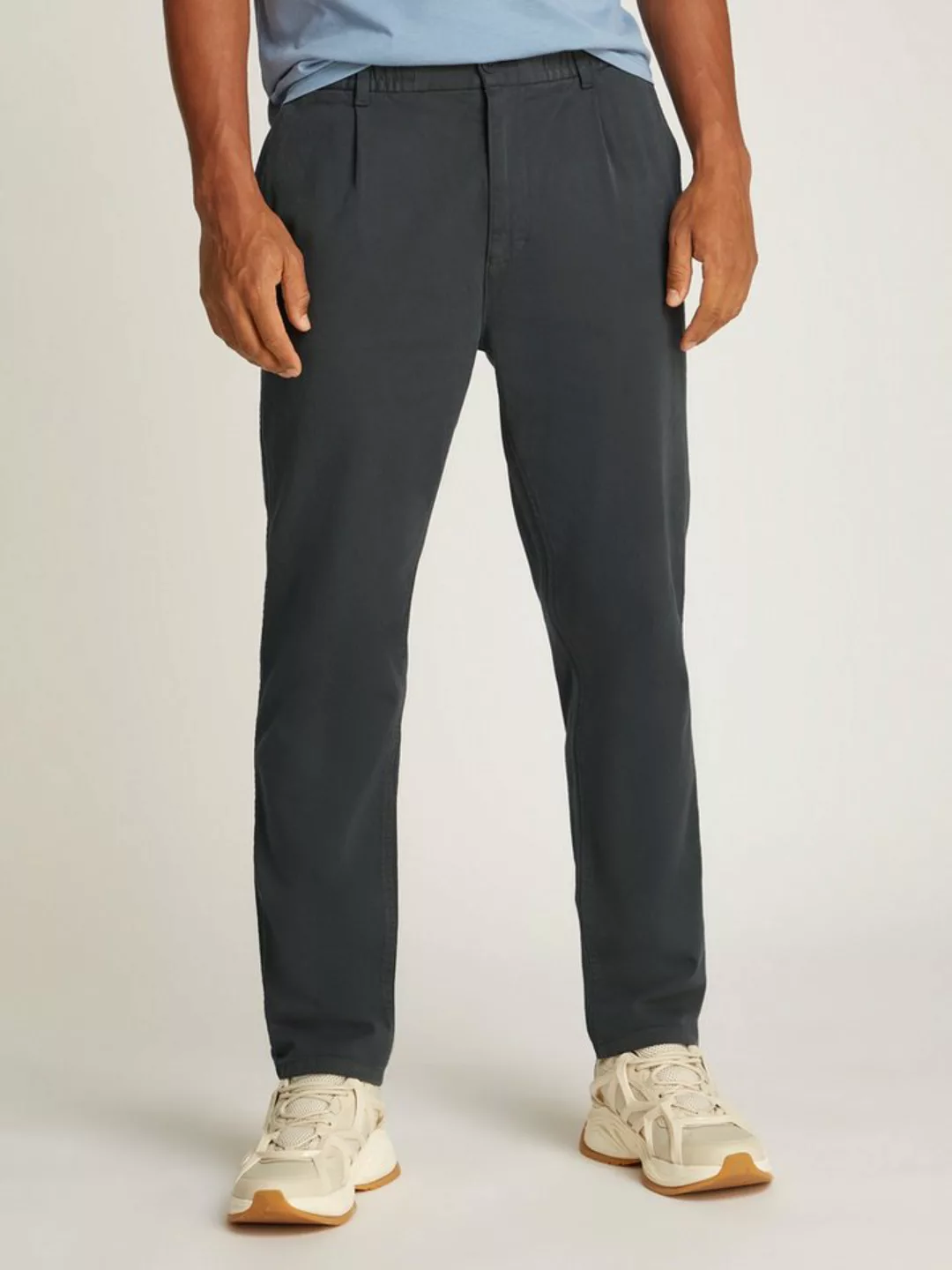 Tommy Jeans Chinohose TJM CASUAL ELASTICATED PANT mit Bundfalten günstig online kaufen