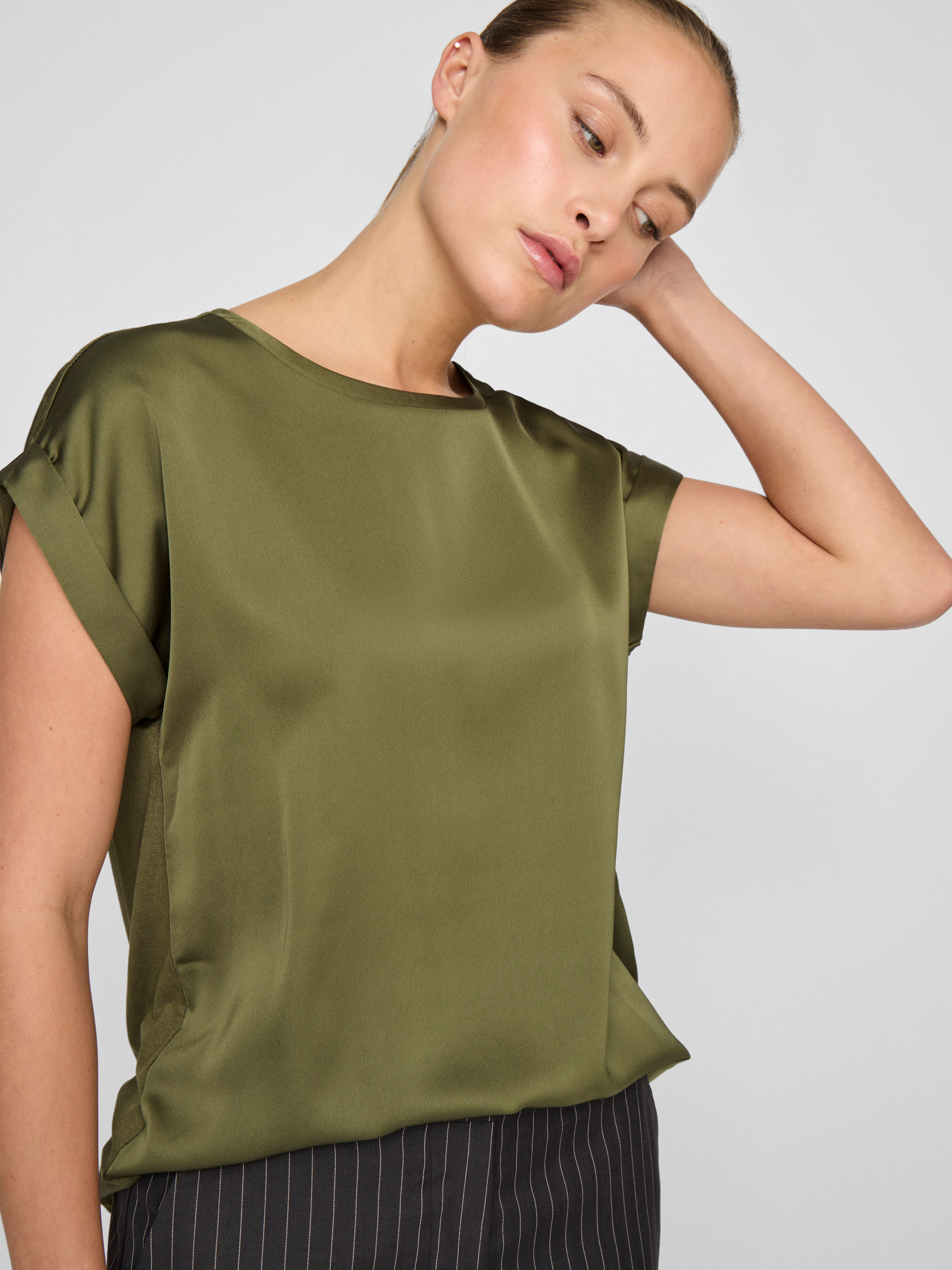 Vila Kurzarmshirt "VIELLETTE S/S SATIN TOP - NOOS", Satin Optik günstig online kaufen