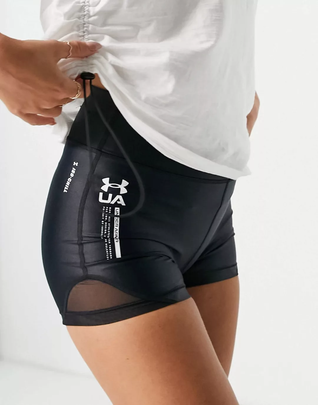 Under Armour – Training Iso Chill – Booty-Shorts in Schwarz günstig online kaufen