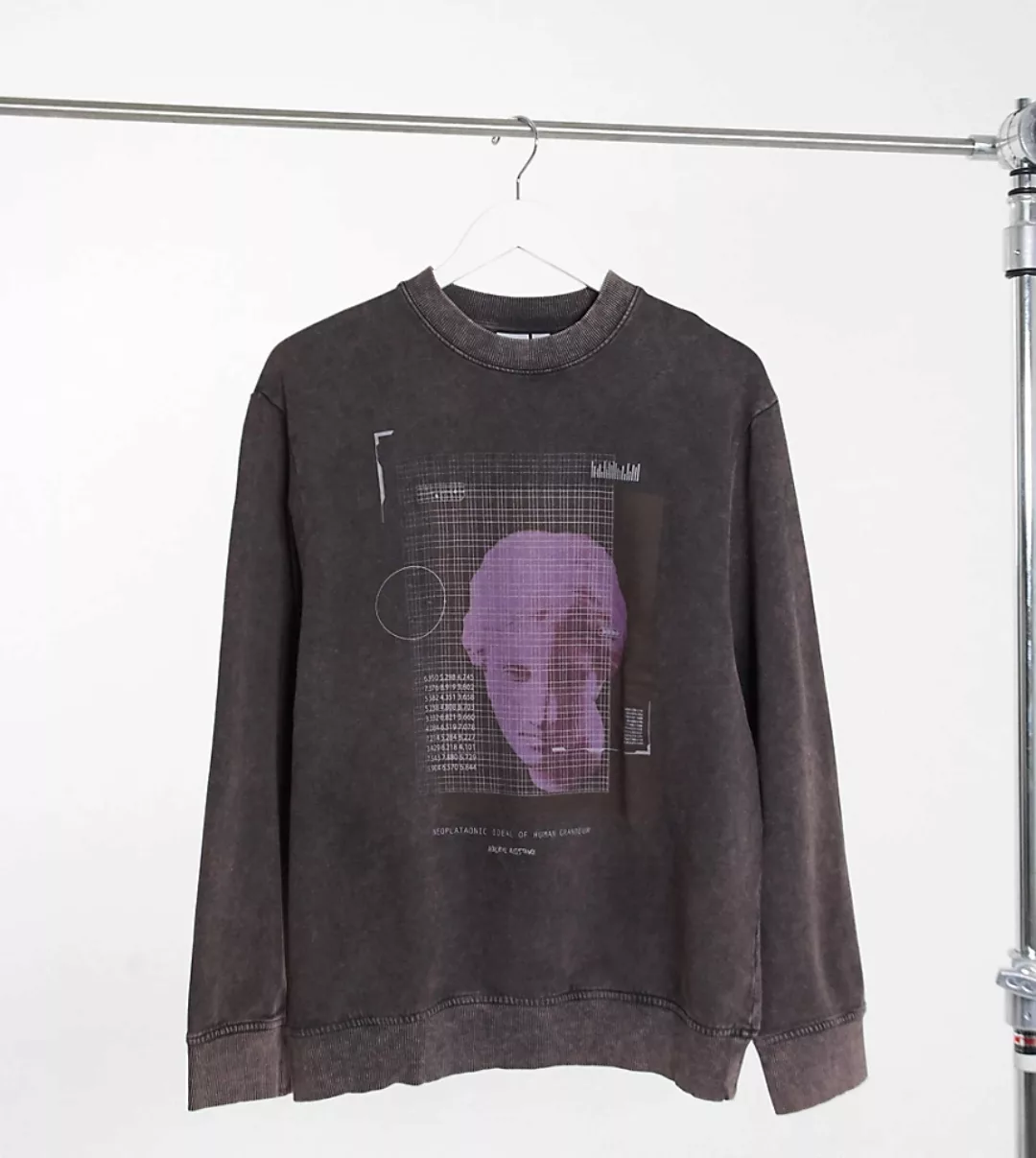 COLLUSION – Sweatshirt in brauner Waschung mit fotografischem Print günstig online kaufen