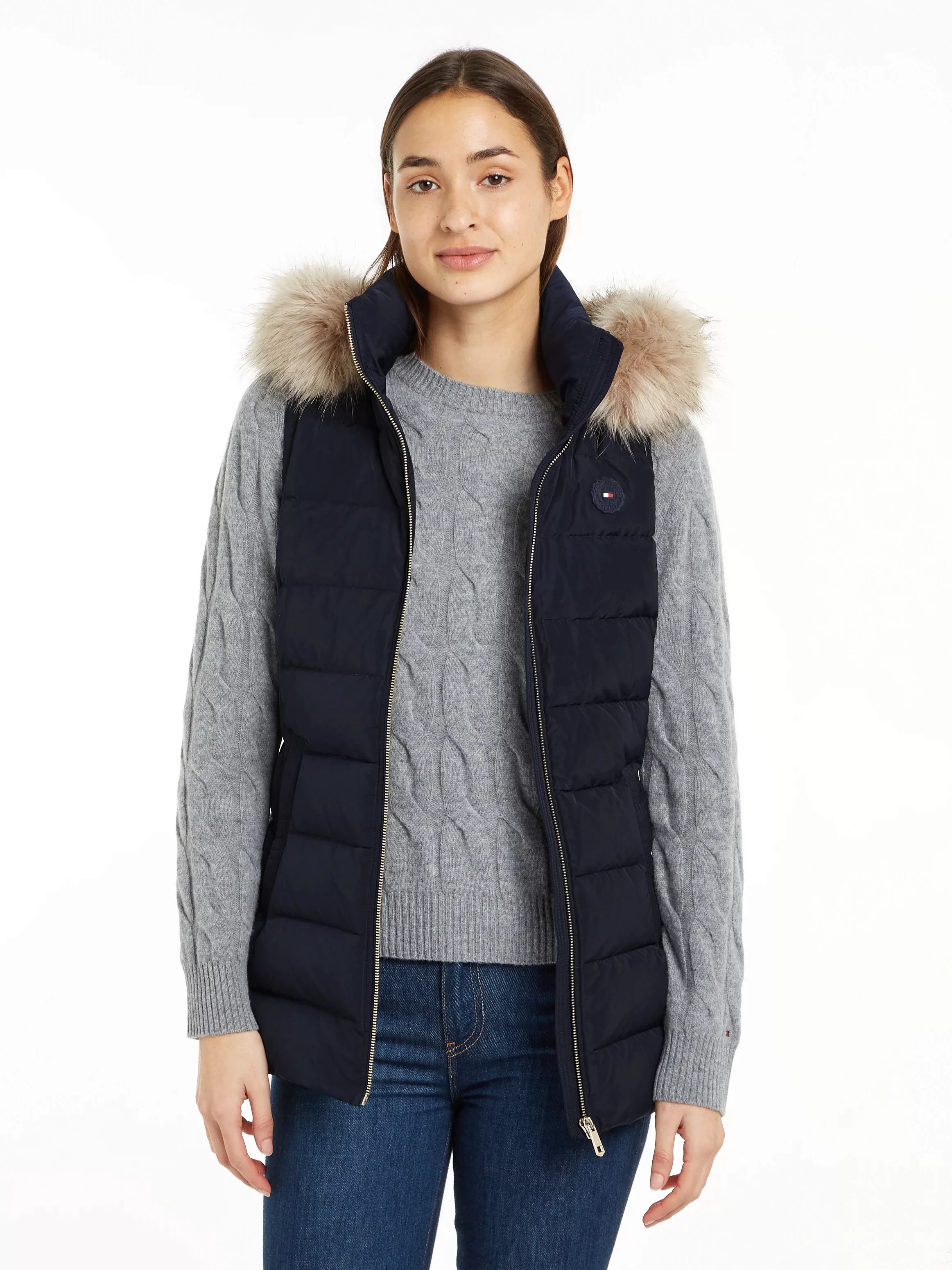 Tommy Hilfiger Steppweste HERITAGE DOWN TYRA VEST WITH FUR mit Logopatch günstig online kaufen