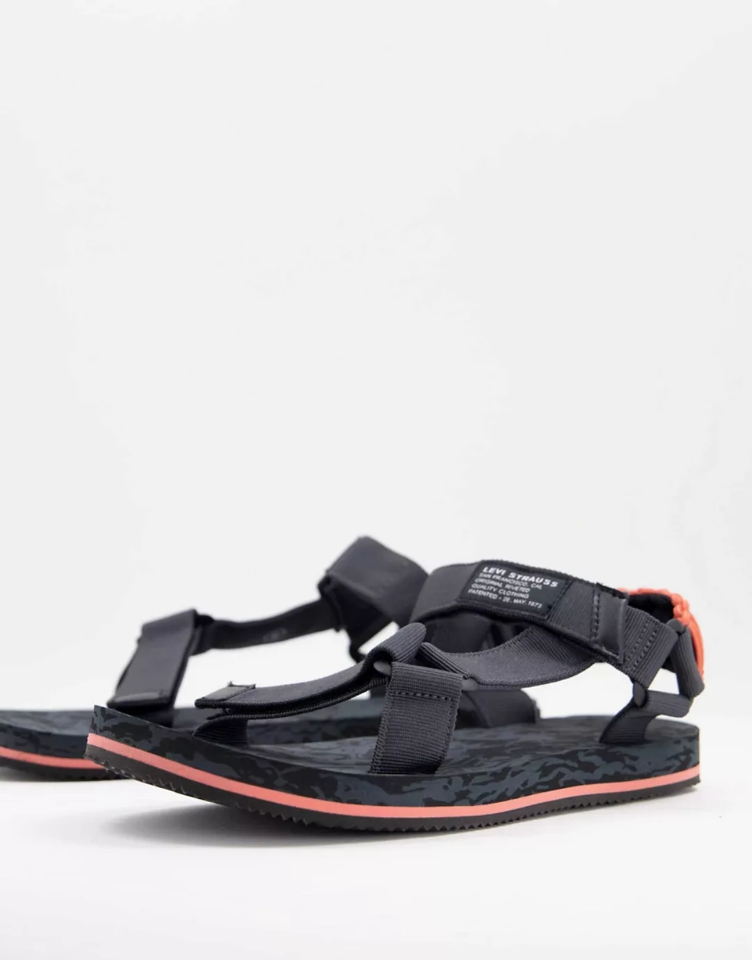 Levi's – Tahoe – Sandalen in Schwarz mit Fersendetail in Orange günstig online kaufen