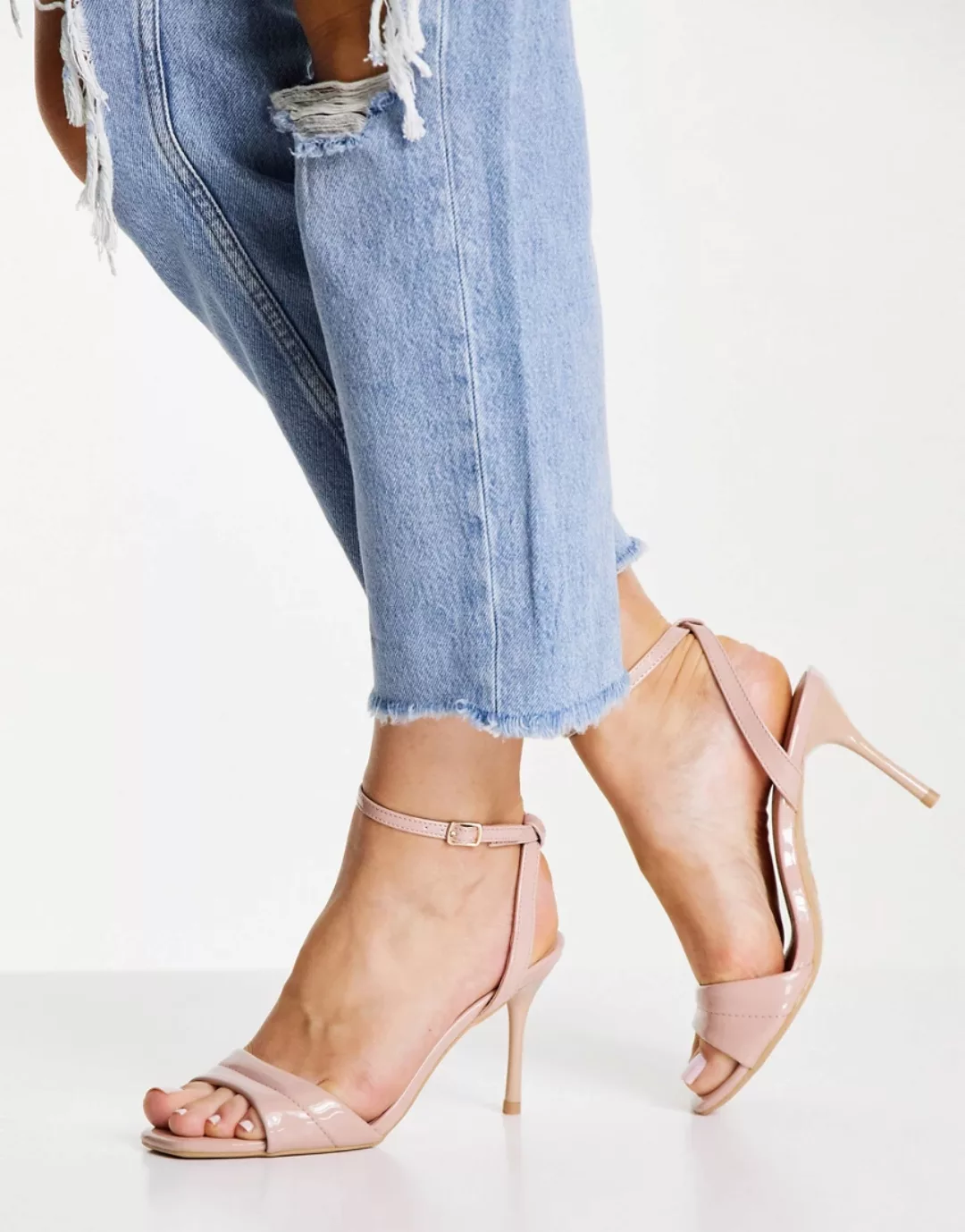 New Look – Stiletto-Sandalen mit wattiertem Riemen in Hafer-Weiß günstig online kaufen