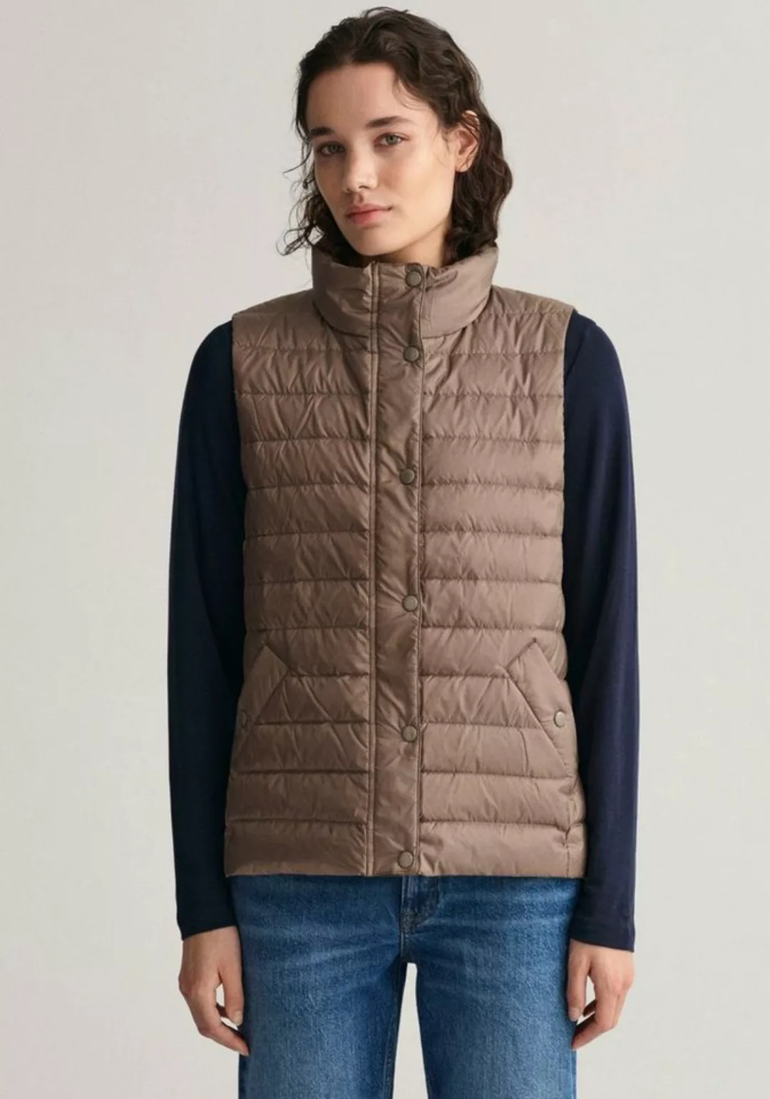 Gant Steppweste LIGHT DOWN VEST mit Logodruck auf der Brust günstig online kaufen