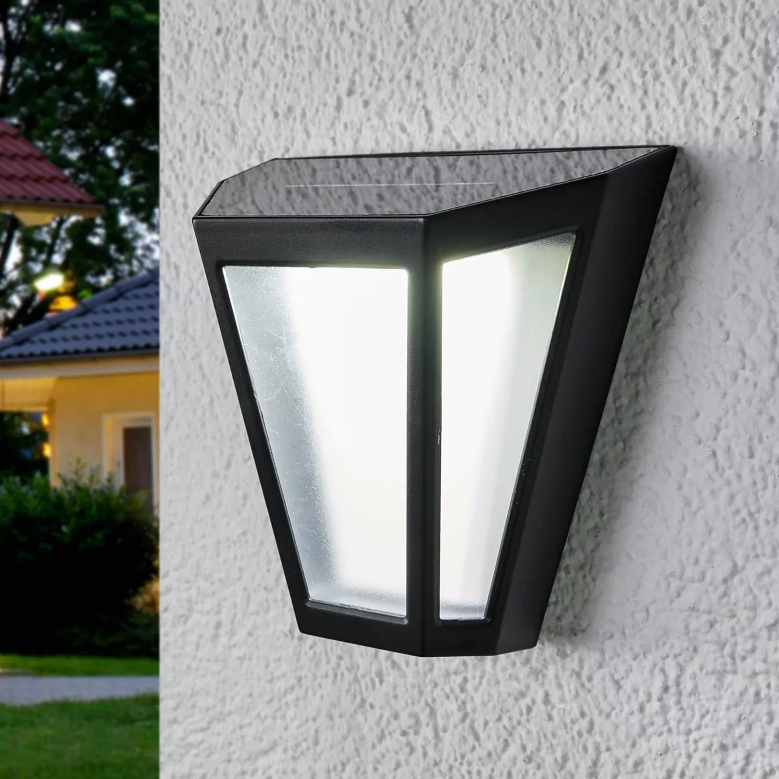 LED-Solarwandleuchte Yago, gefrosteter Schirm günstig online kaufen