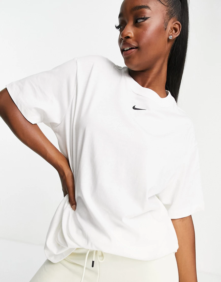 Nike – Oversize-T-Shirt in Weiß mit kleinem Swoosh-Logo günstig online kaufen