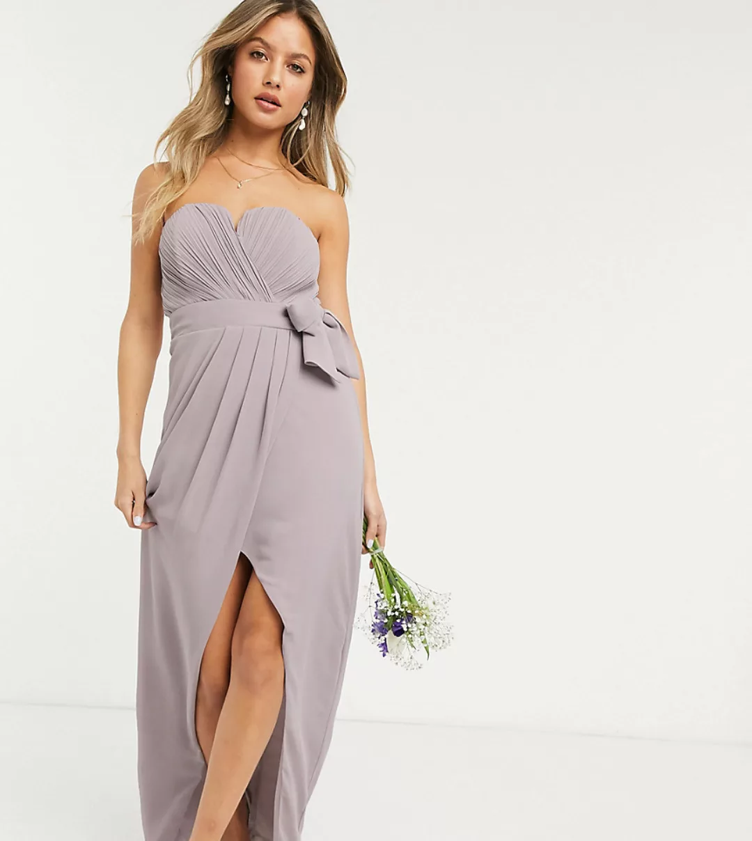 TFNC – Bridesmaid – Exklusives, trägerloses Midaxi-Kleid in Grau mit Wcikel günstig online kaufen