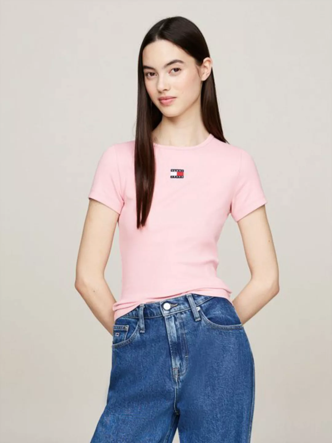 Tommy Jeans Rundhalsshirt TJW SLIM BADGE RIB TEE in Rippoptik, mit Logo-Sti günstig online kaufen