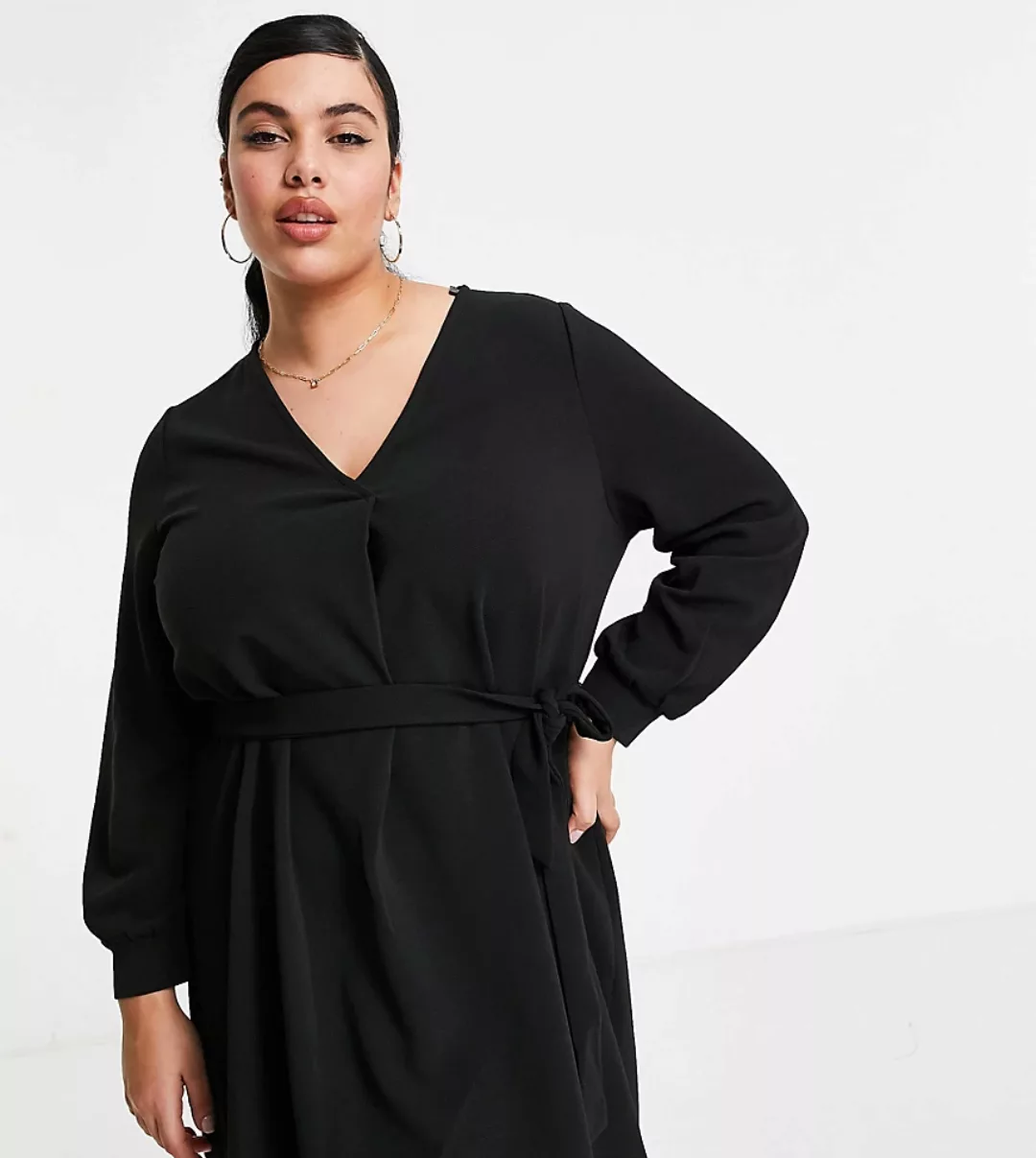 Vero Moda Curve – Minikleid mit V-Ausschnitt und Gürtel in Schwarz günstig online kaufen