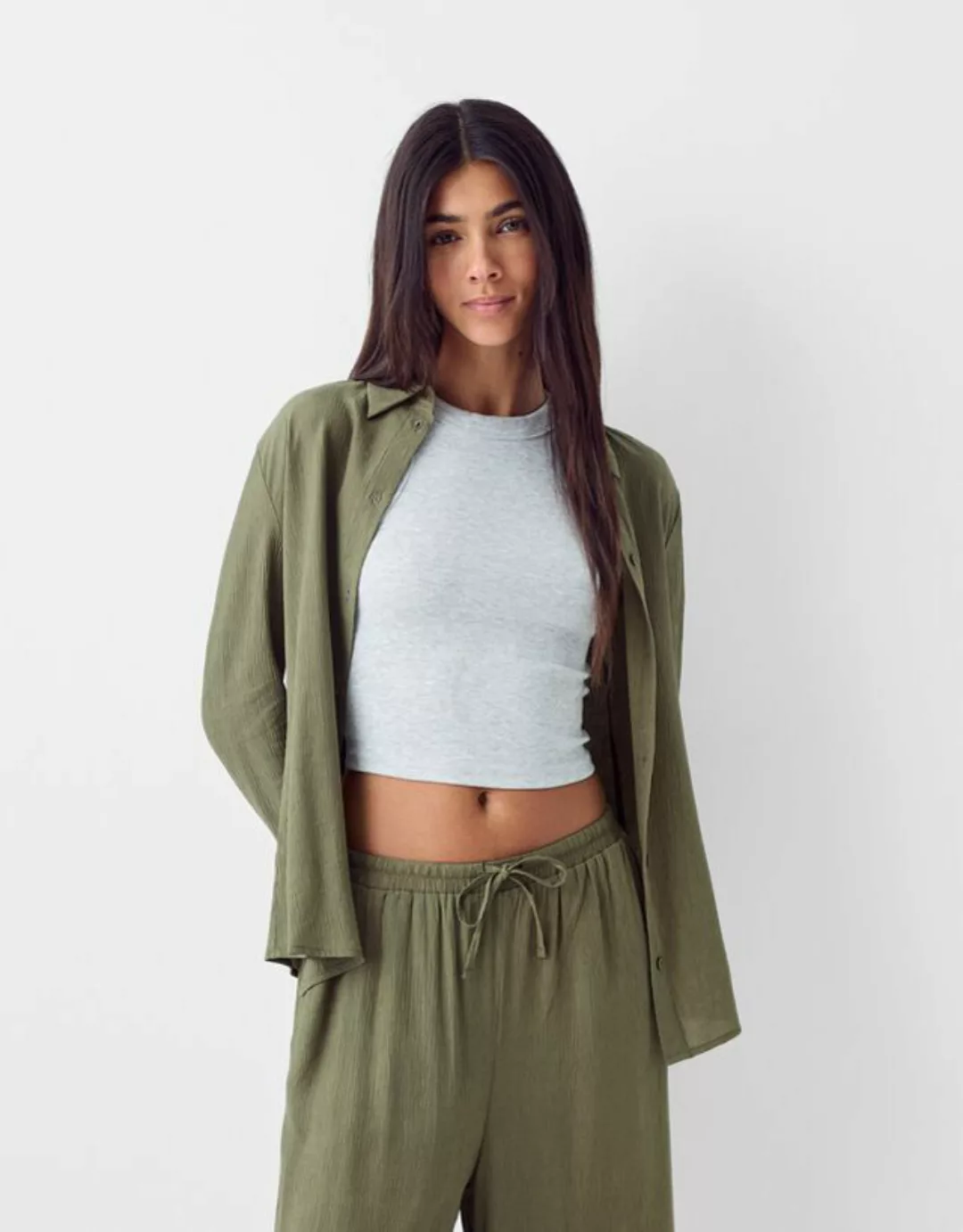 Bershka Langärmeliges, Tailliertes Bambula--Hemd Damen L Khaki günstig online kaufen