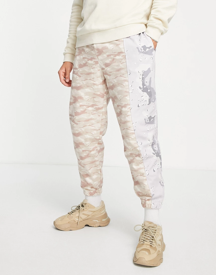 Topman – Jogginghose mit geteiltem Military-Muster, Kombiteil-Bunt günstig online kaufen