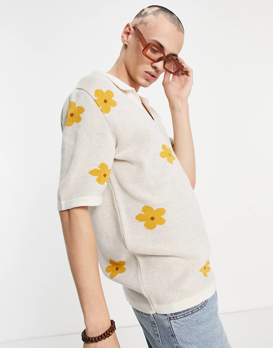 ASOS DESIGN – Strick-Polohemd in Beige mit Reverskragen und Blumenmuster-Ne günstig online kaufen