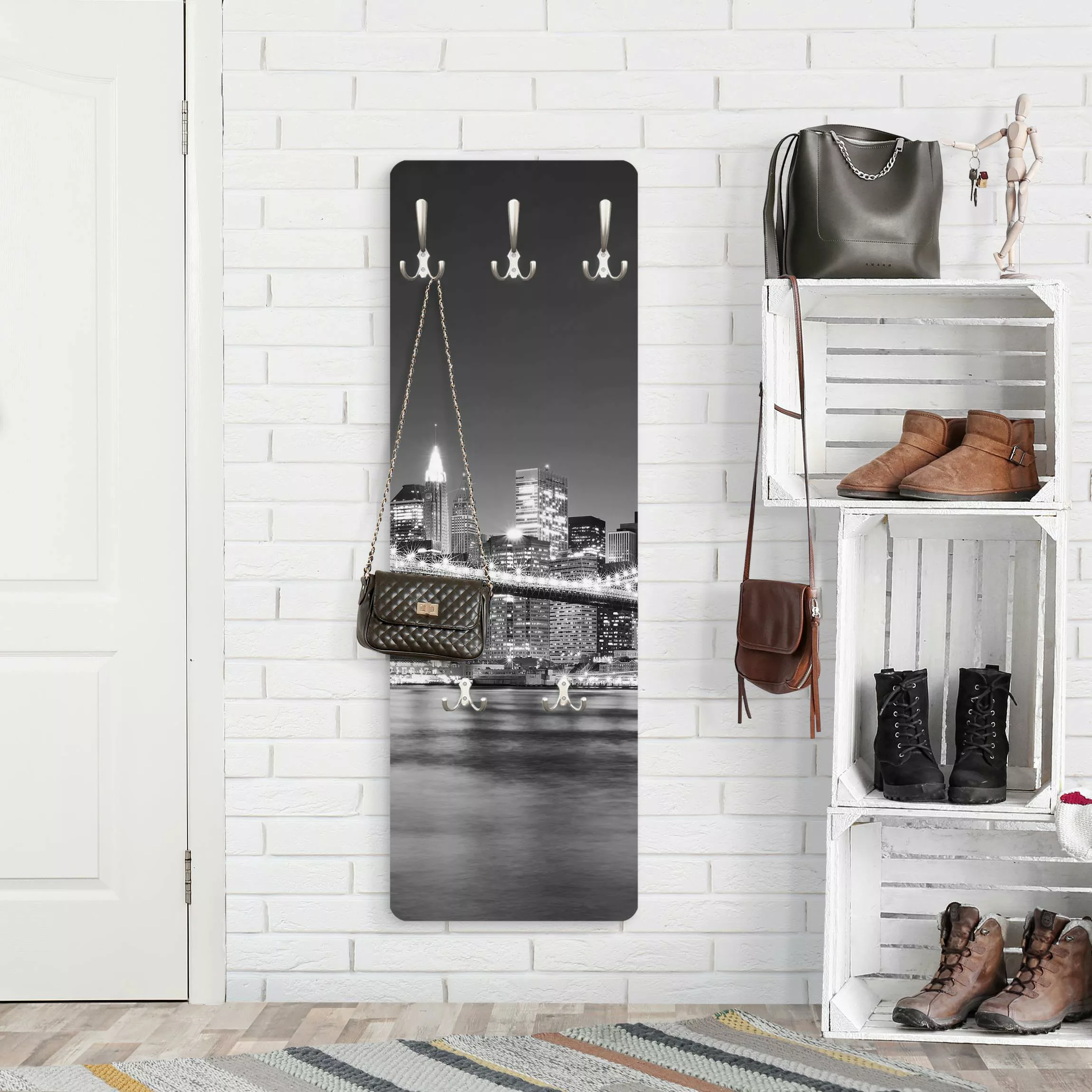 Wandgarderobe Holzpaneel Architektur & Skyline Nighttime Manhattan Bridge I günstig online kaufen