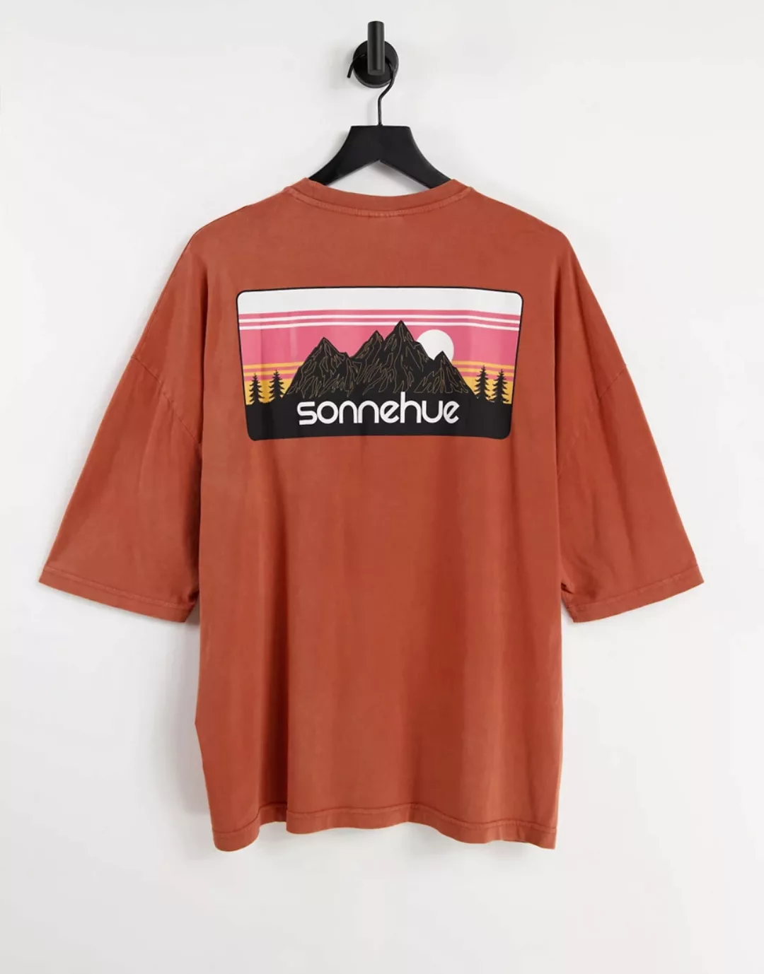 ASOS DESIGN – Oversize-T-Shirt in verwaschenem Orange mit Bergprint hinten günstig online kaufen
