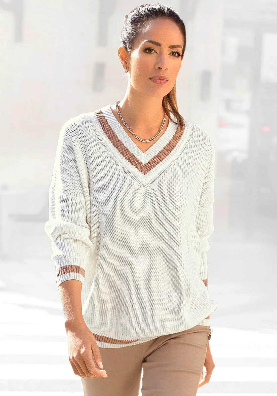 LASCANA V-Ausschnitt-Pullover mit Streifen-Details günstig online kaufen