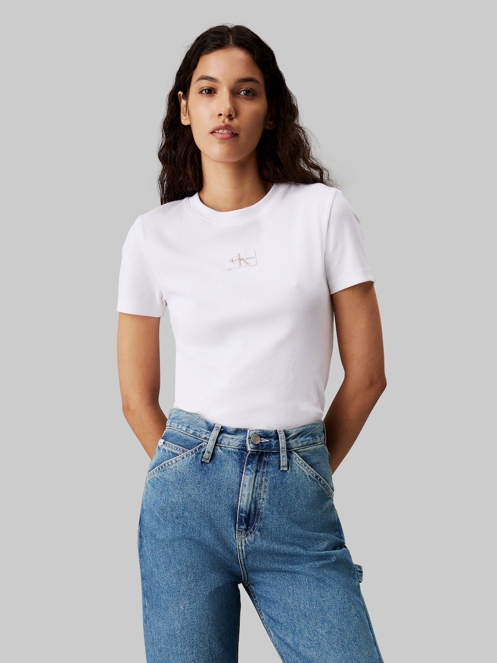Calvin Klein Jeans T-Shirt "WOVEN LABEL RIB BABY TEE", mit Logopatch günstig online kaufen