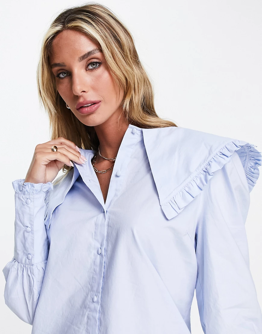 Y.A.S – Milla – Bluse in Blau mit breitem Kragen und Knopfleiste günstig online kaufen