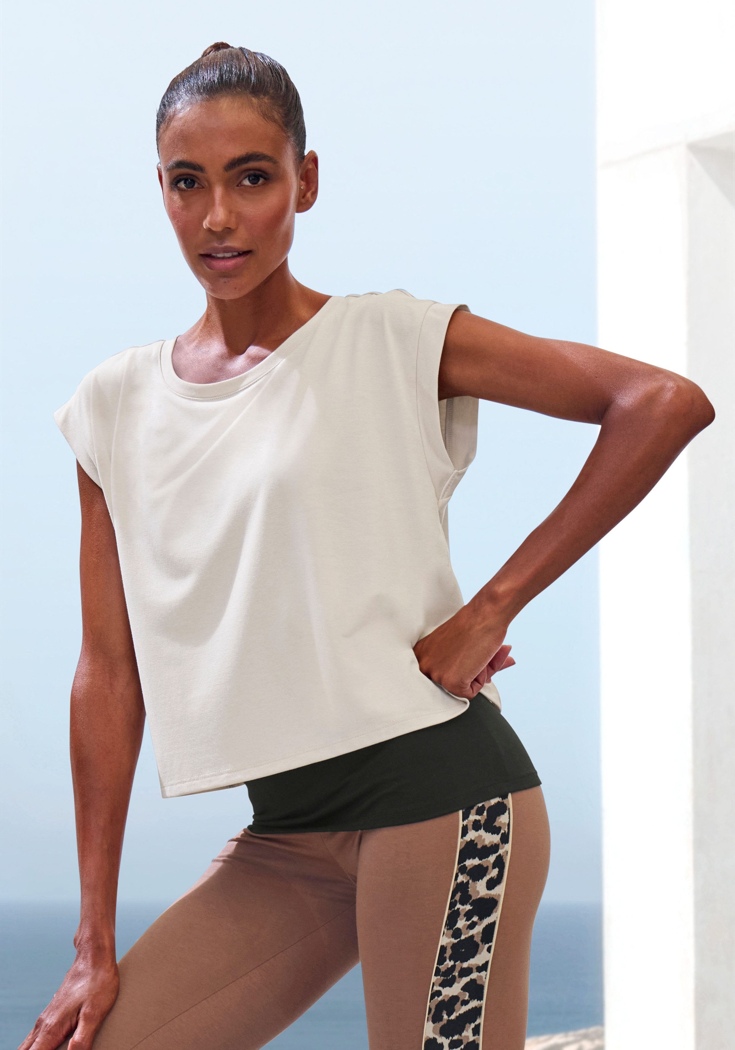 LASCANA ACTIVE Layershirt, 2 in 1 T-Shirt im Layer-Design günstig online kaufen