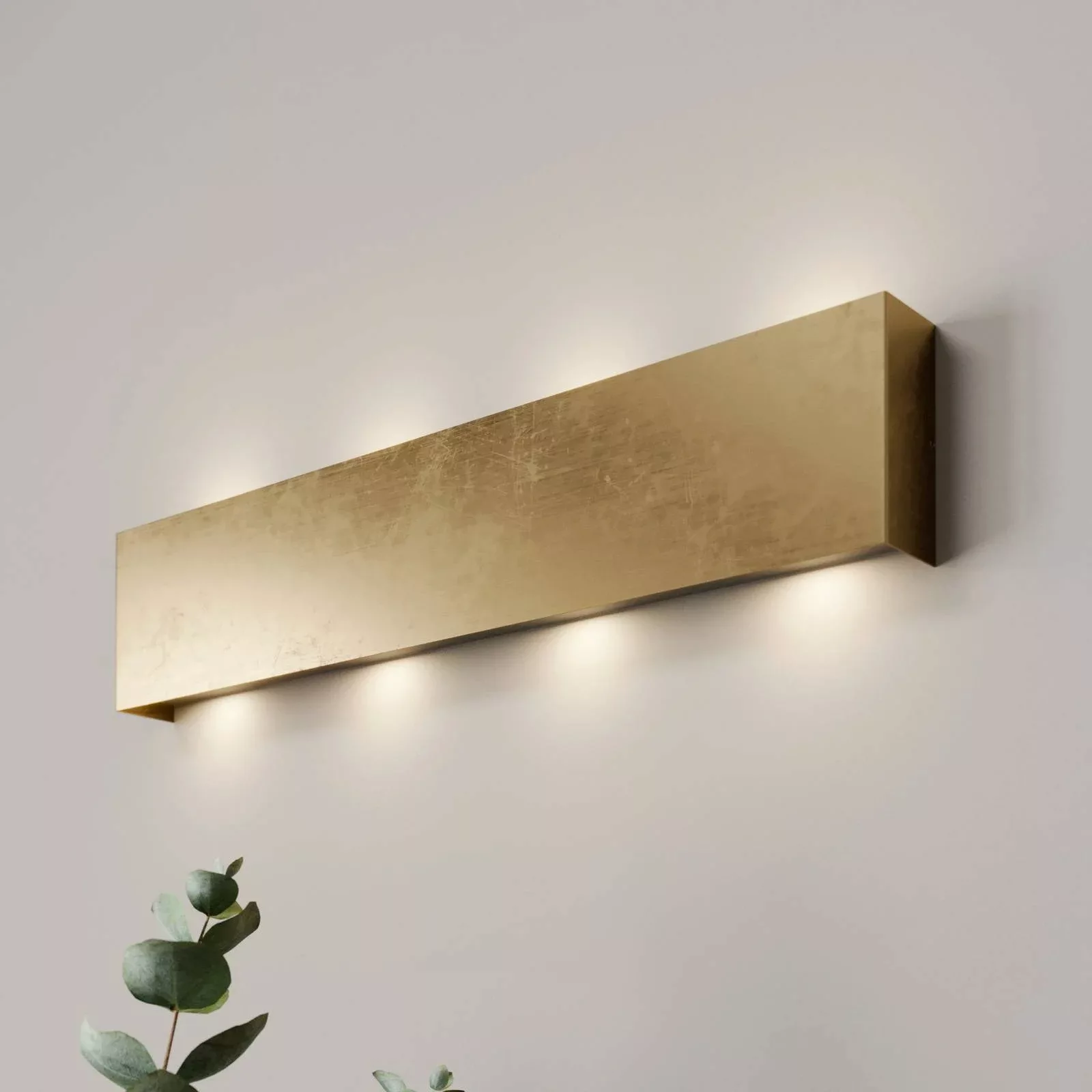 Quitani LED-Wandleuchte Maja, gold antik, Breite 54 cm günstig online kaufen