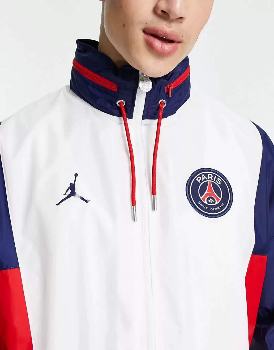 Nike Football – Paris Saint-Germain x Jordan – Nylon-Jacke in Weiß günstig online kaufen