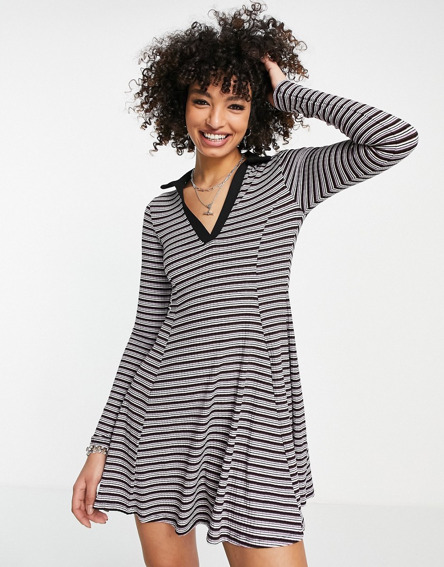 Topshop – Schwingendes Minikleid mit Streifen in mehreren Farben und Kragen günstig online kaufen