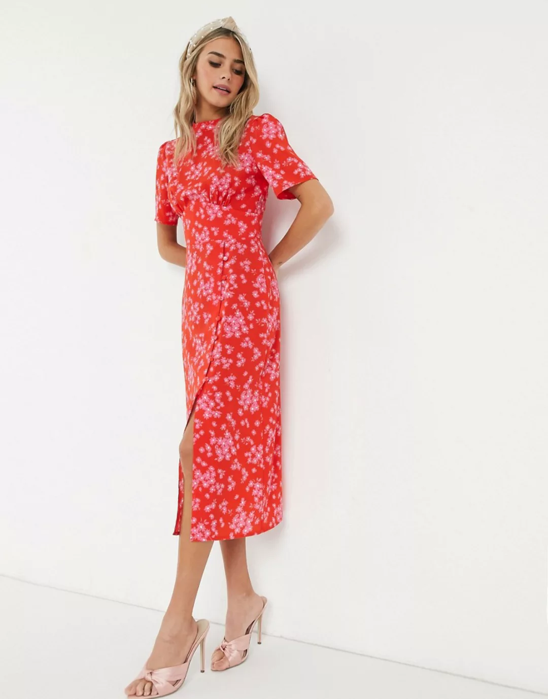 ASOS DESIGN – Midi-Freizeitkleid in Rot und Rosa mit Blumenmuster und Knopf günstig online kaufen