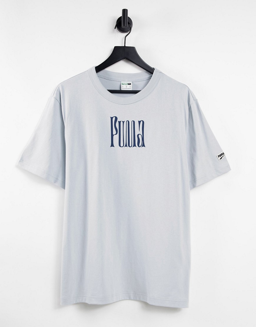 Puma – Downtown – T-Shirt in Grau mit Logo günstig online kaufen