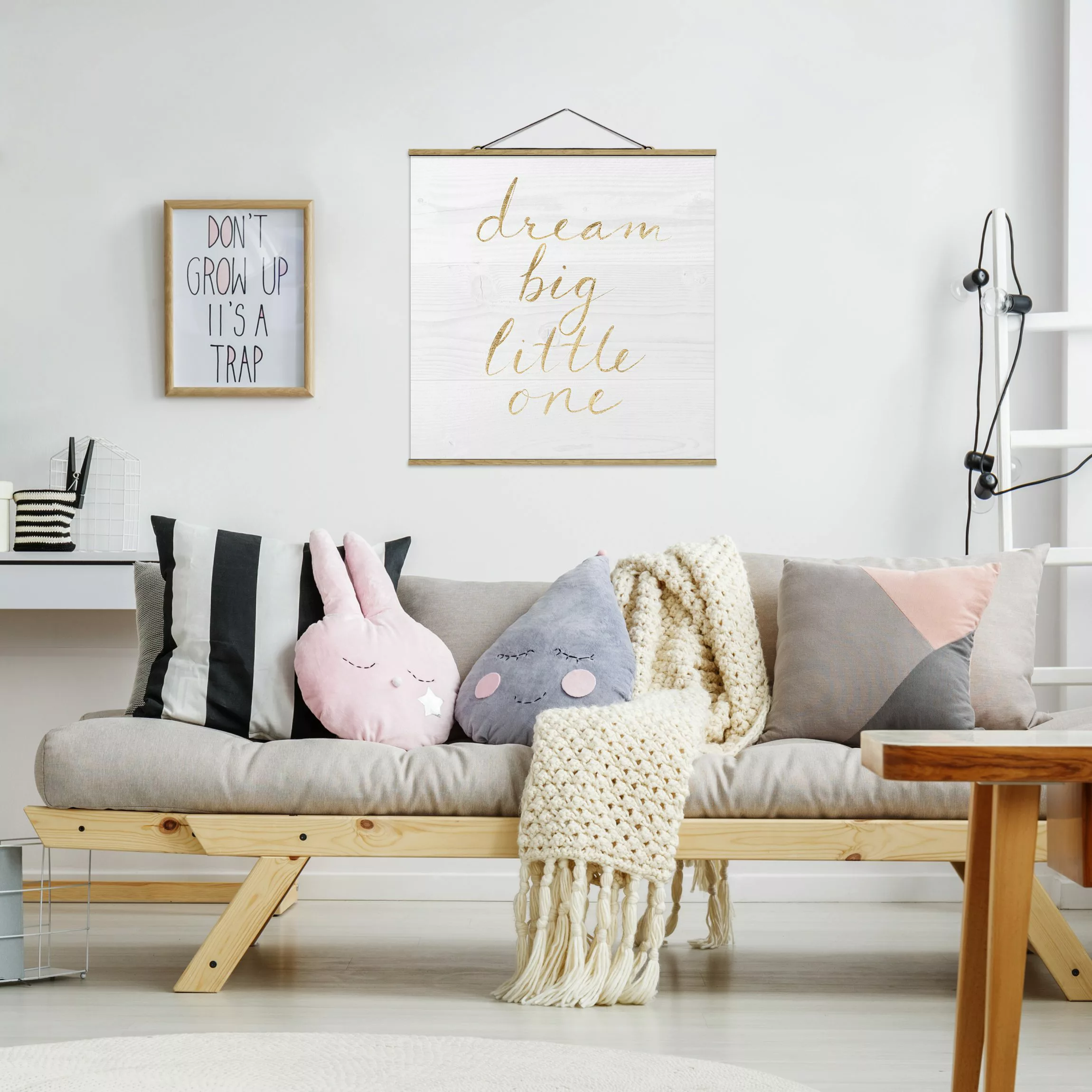 Stoffbild Spruch mit Posterleisten - Quadrat Holzwand weiß - Dream big günstig online kaufen