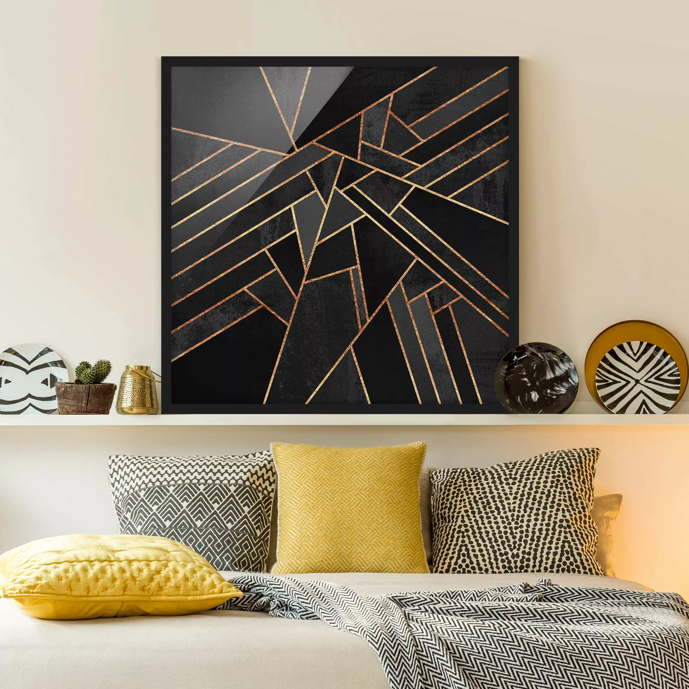Bild mit Rahmen Abstrakt - Quadrat Schwarze Dreiecke Gold günstig online kaufen