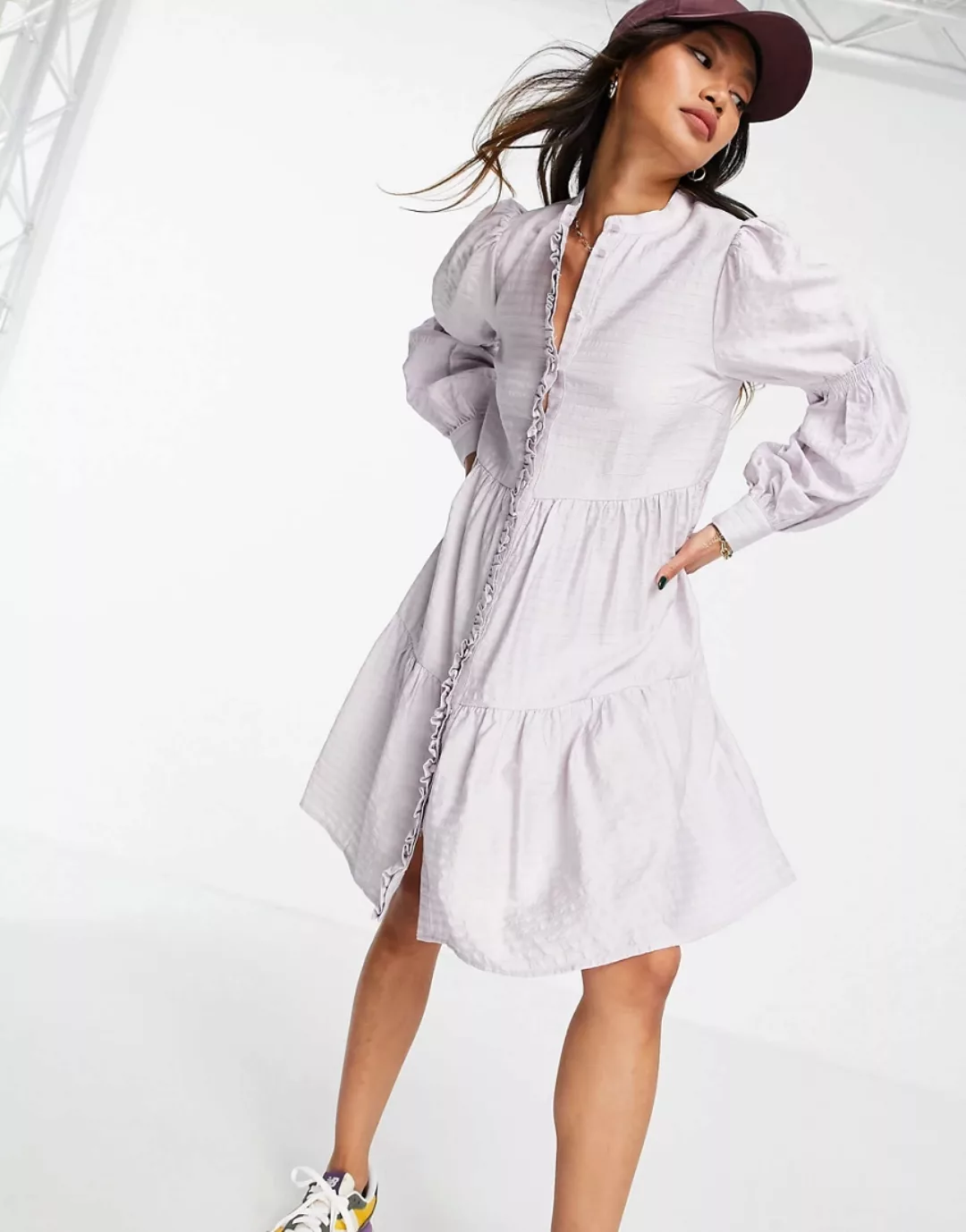 Y.A.S – Gestuftes Mini-Hemdkleid in Grau kariert mit gerafften Ärmeln günstig online kaufen