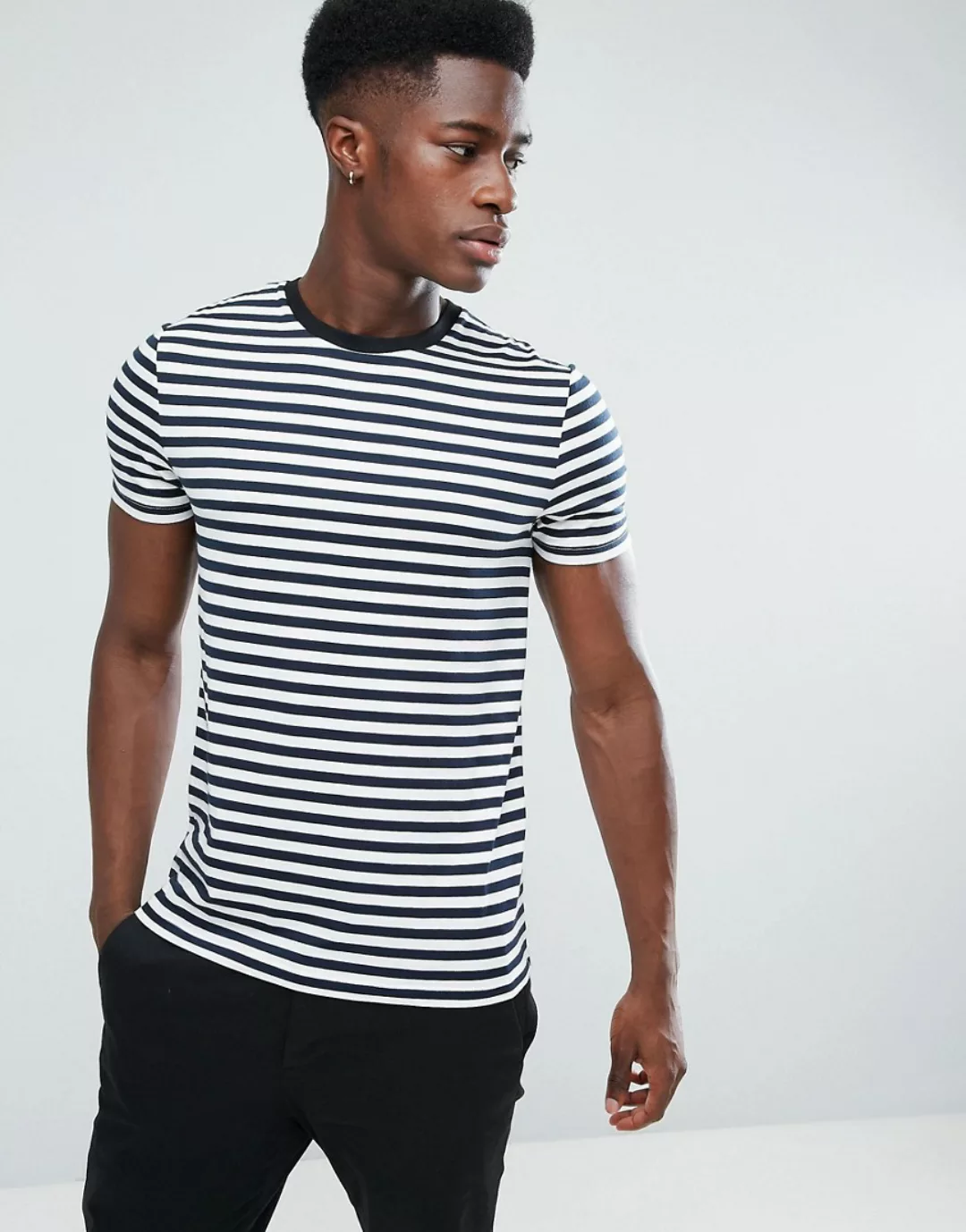 ASOS – DESIGN –T-Shirt mit marineblauen und weißen Streifen-Navy günstig online kaufen