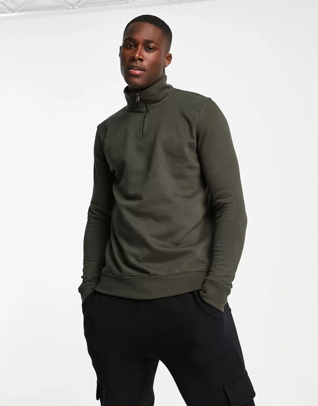 Burton – Sweatshirt in Khaki mit kurzem Reißverschluss und Stehkragen-Grün günstig online kaufen