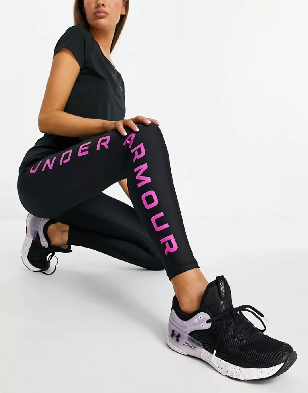 Under Armour – Heatgear – Trainingsleggings in Schwarz und Rosa mit Logo günstig online kaufen
