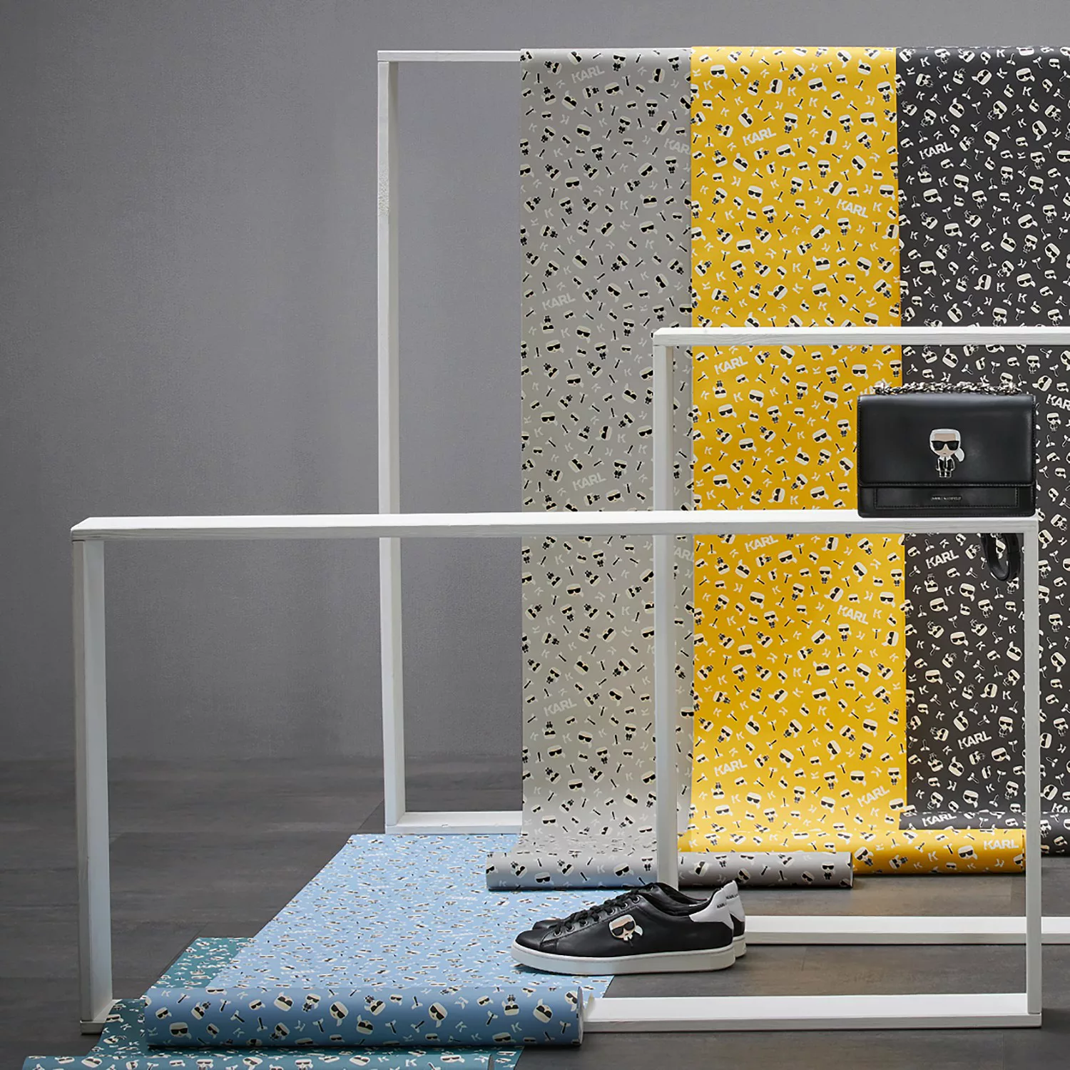 Bricoflor Beige Tapete Modisch Moderne Fashion Tapete mit Buchstaben in Sch günstig online kaufen