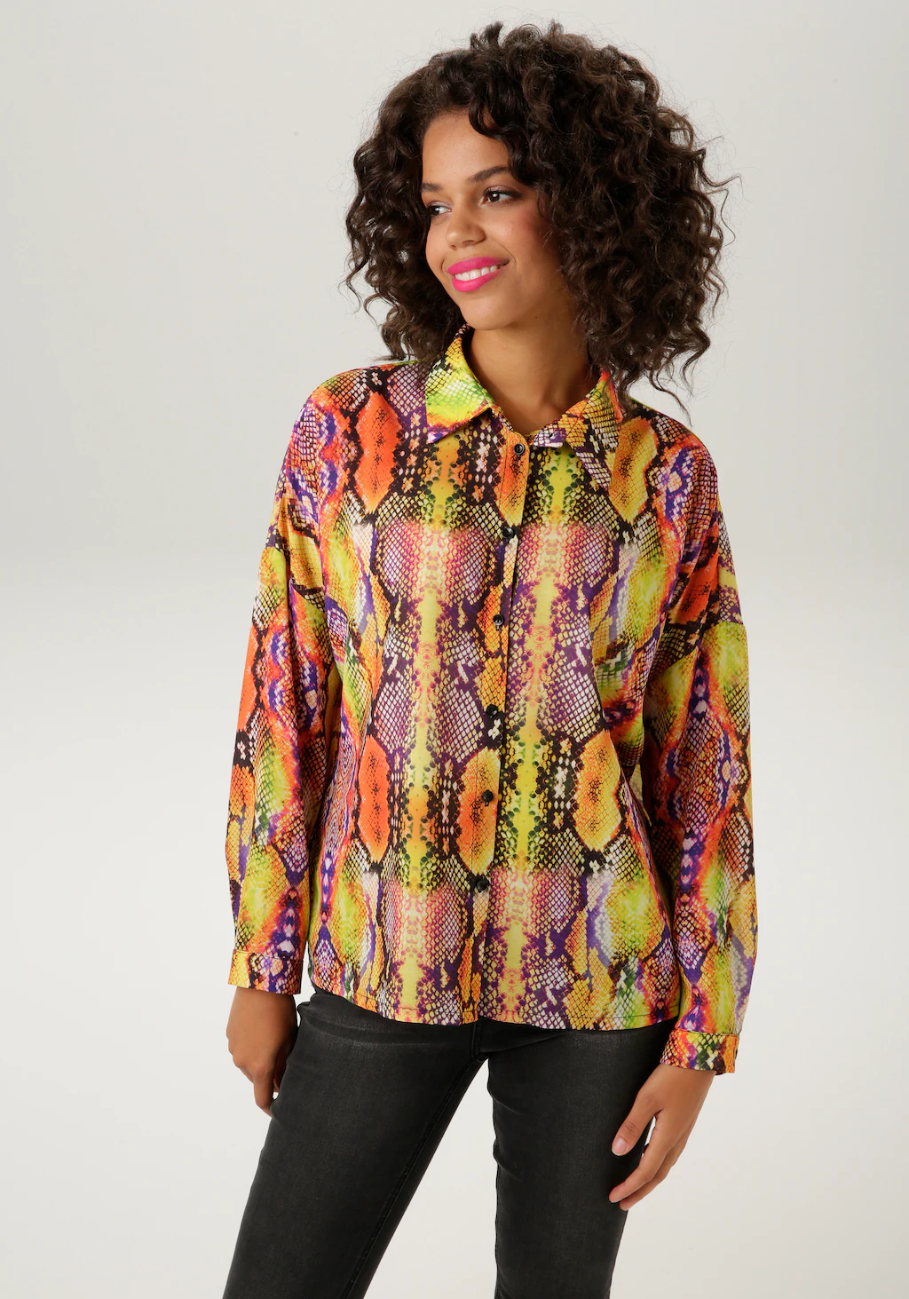 Aniston CASUAL Hemdbluse, mit farbenfrohem Schlangendruck günstig online kaufen