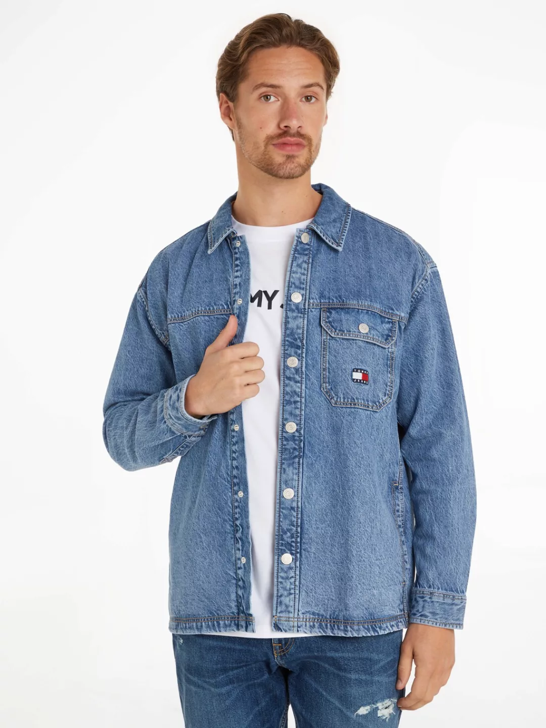 Tommy Jeans Jeanshemd "TJM ESSENTIAL DENIM OVERSHIRT", mit Logostickerei günstig online kaufen