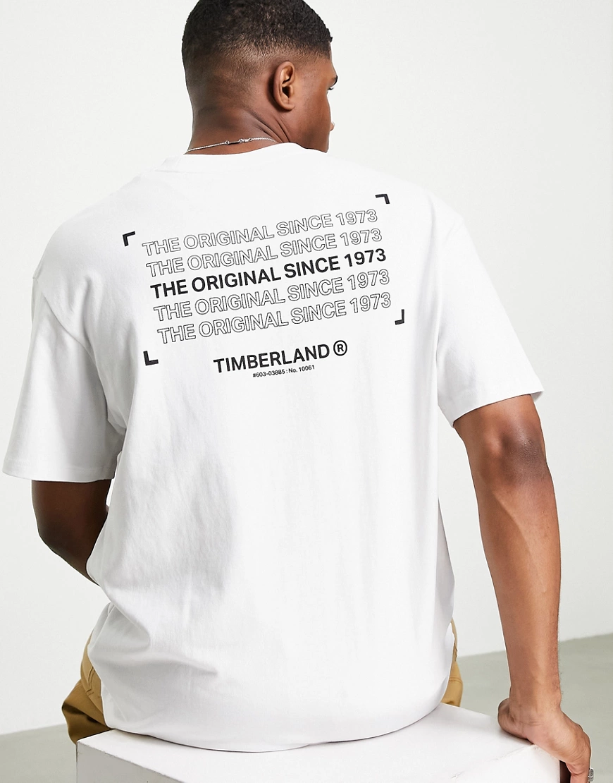 Timberland – T-Shirt in Weiß mit Grafikprint auf dem Rücken günstig online kaufen