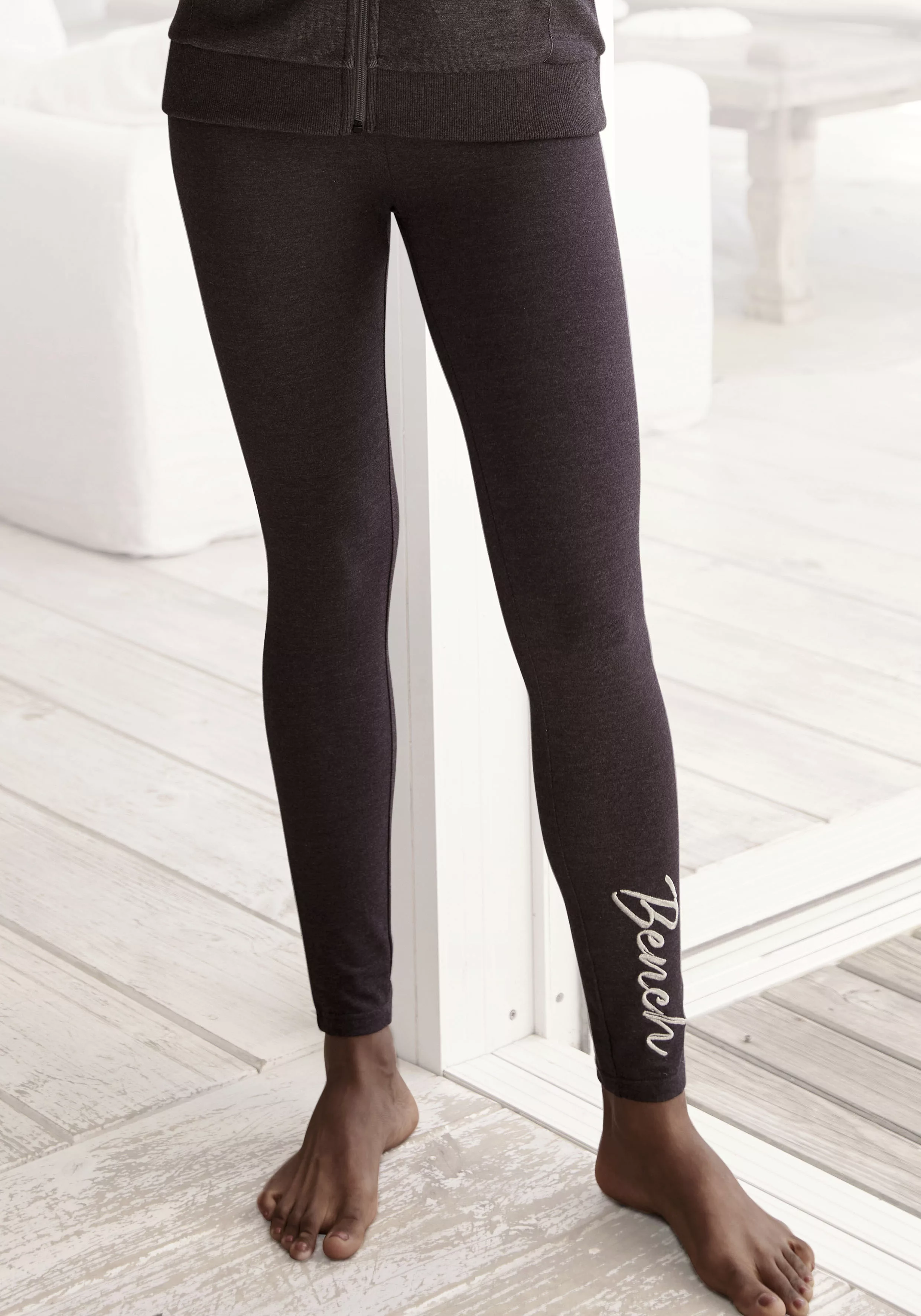 Bench. Leggings -Loungehose mit glänzender Logostickerei, Loungewear günstig online kaufen