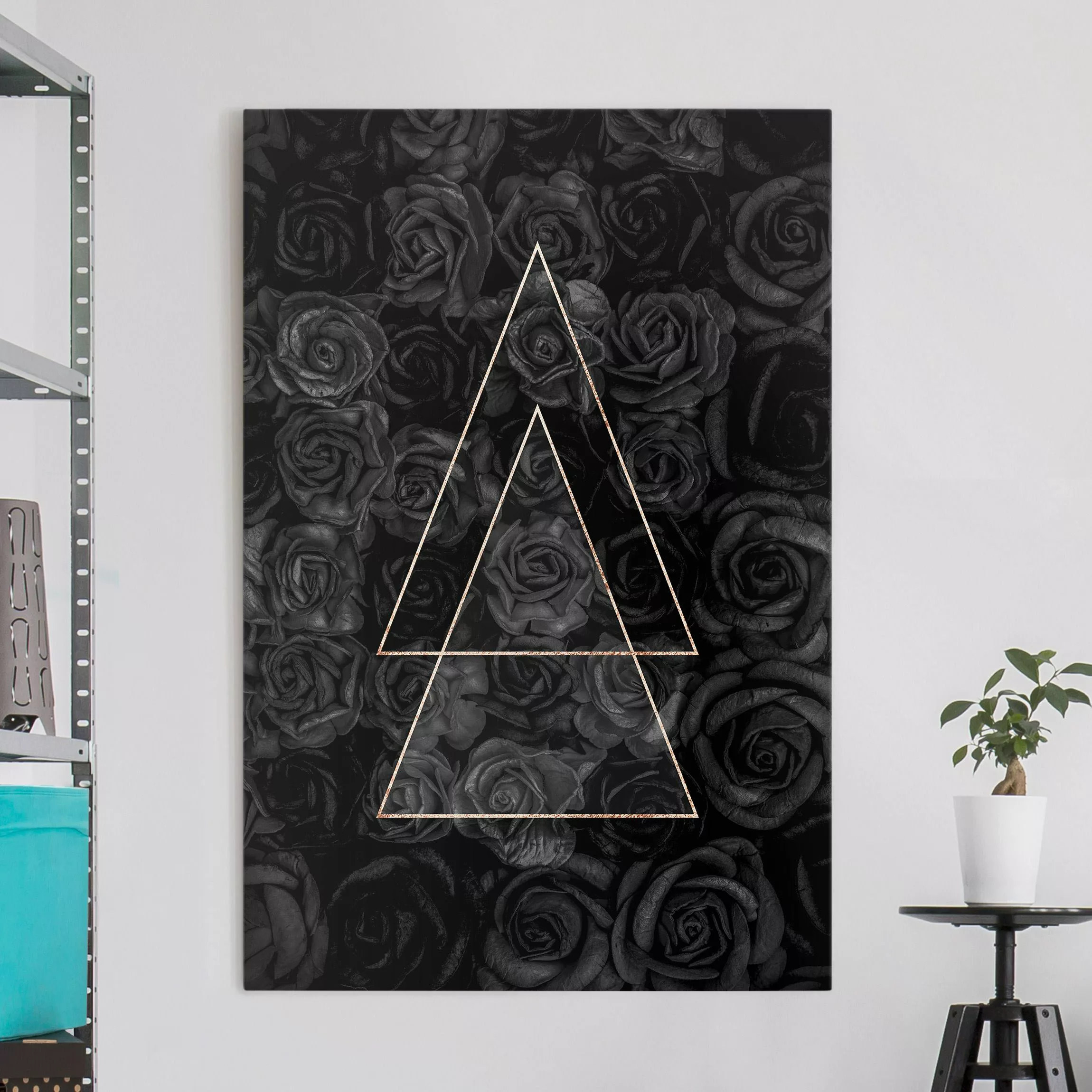 Leinwandbild Schwarze Rosen mit goldenen Dreiecken günstig online kaufen