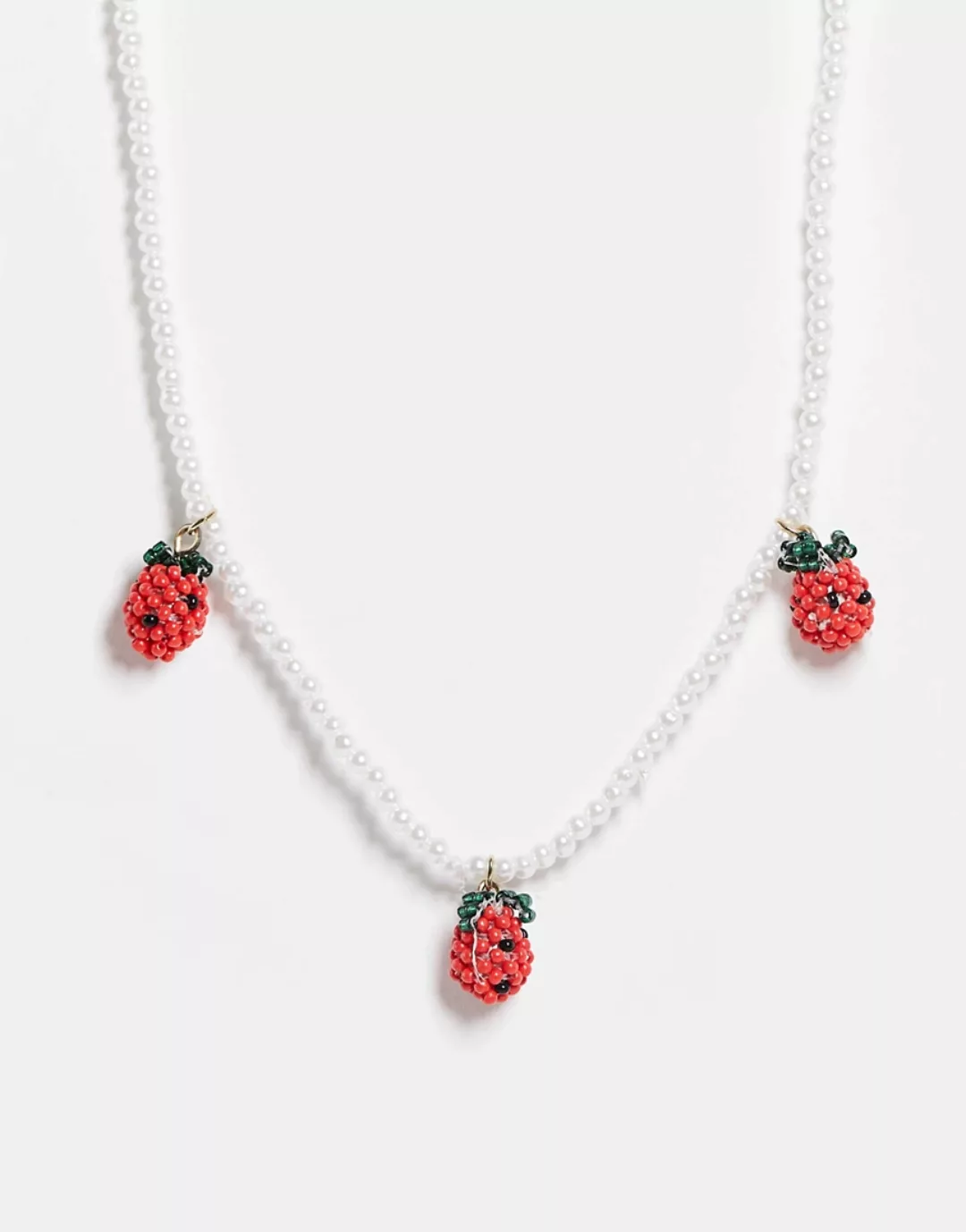 ASOS DESIGN – Halskette aus kleinen Kunstperlen mit Erdbeer-Perlenanhängern günstig online kaufen