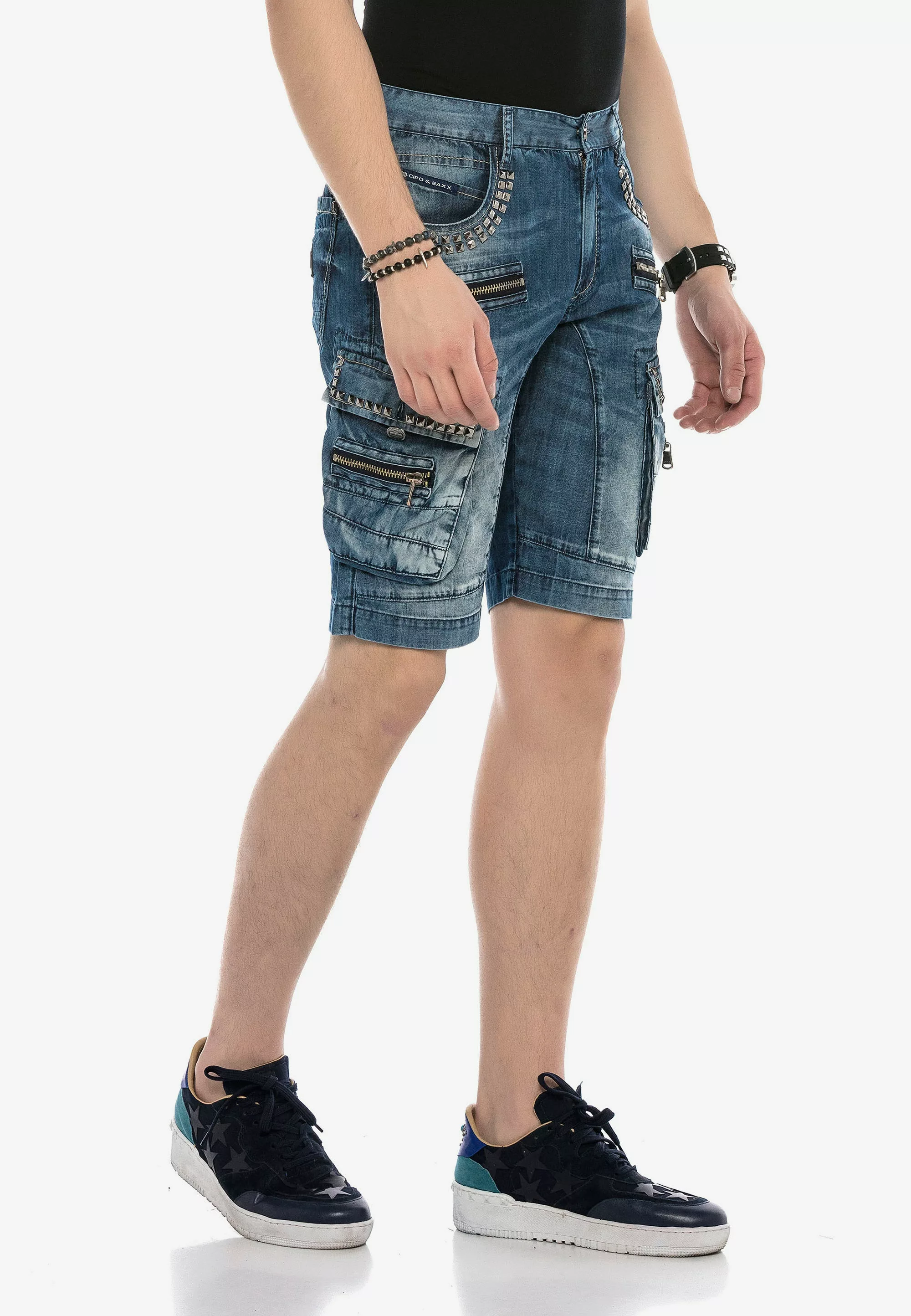 Cipo & Baxx Shorts, mit Nieten und Cargotaschen günstig online kaufen