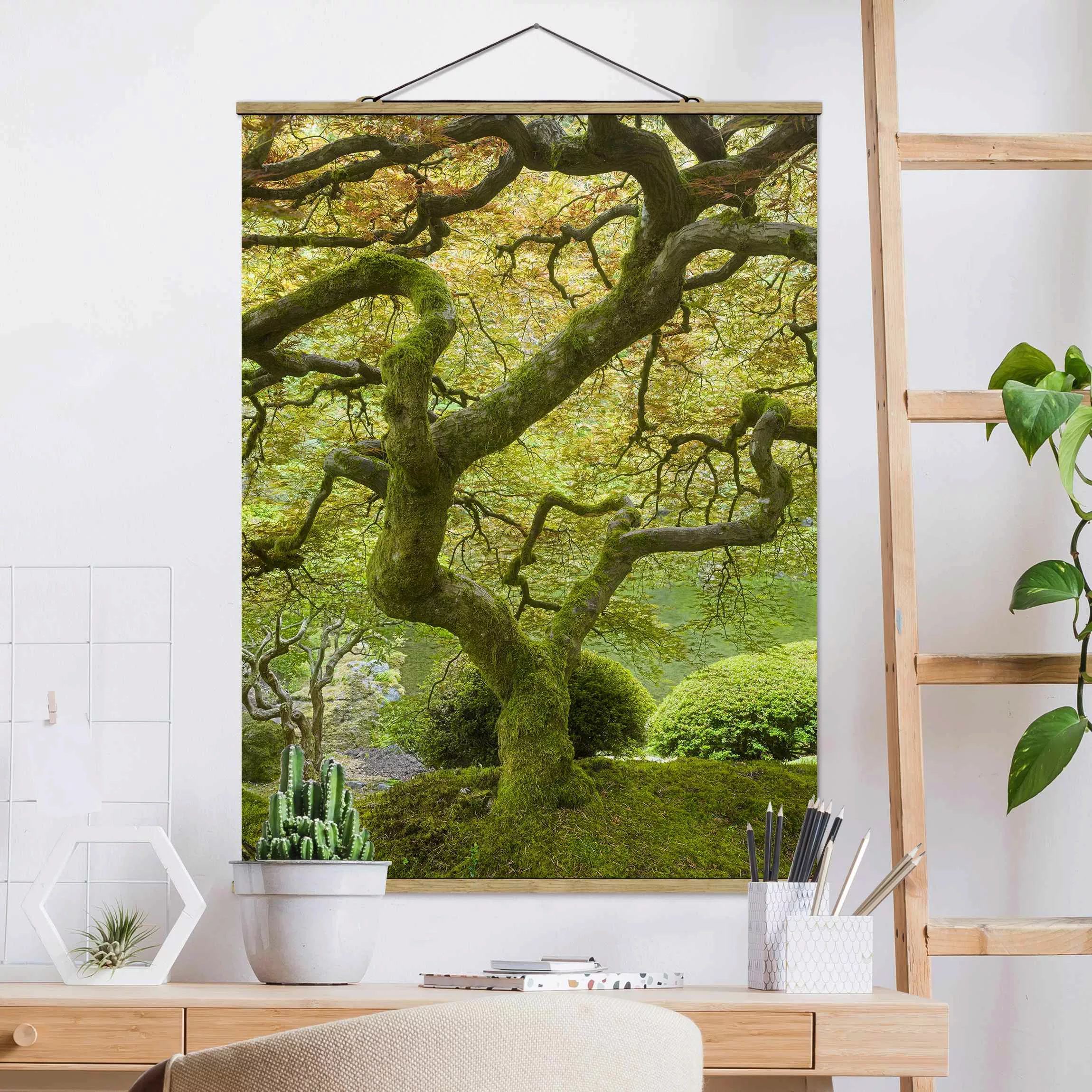 Stoffbild Landschaft mit Posterleisten - Hochformat Grüner Japanischer Gart günstig online kaufen