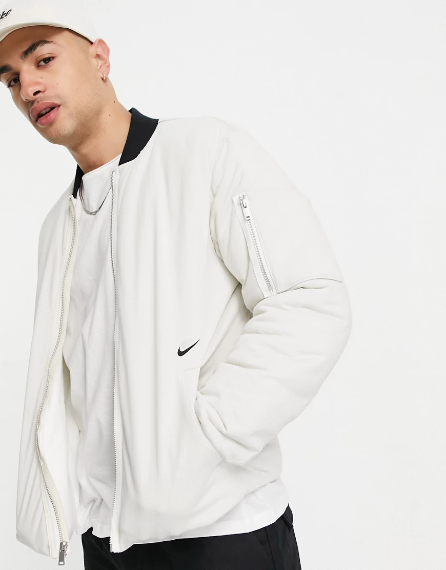 Nike – Hochwertige, isolierte Bomberjacke in Steingrau-Neutral günstig online kaufen