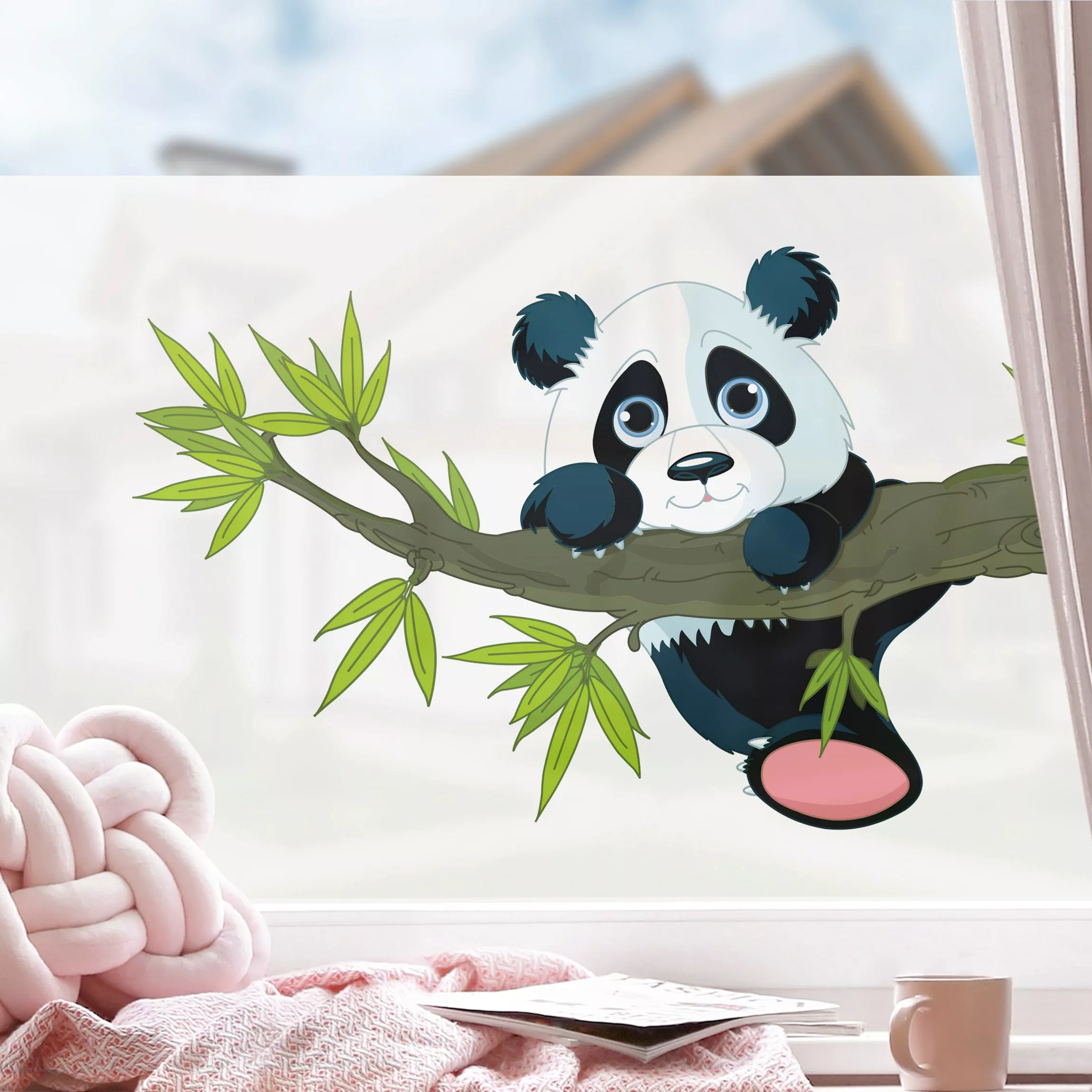 Fensterfolie Kletternder Panda günstig online kaufen