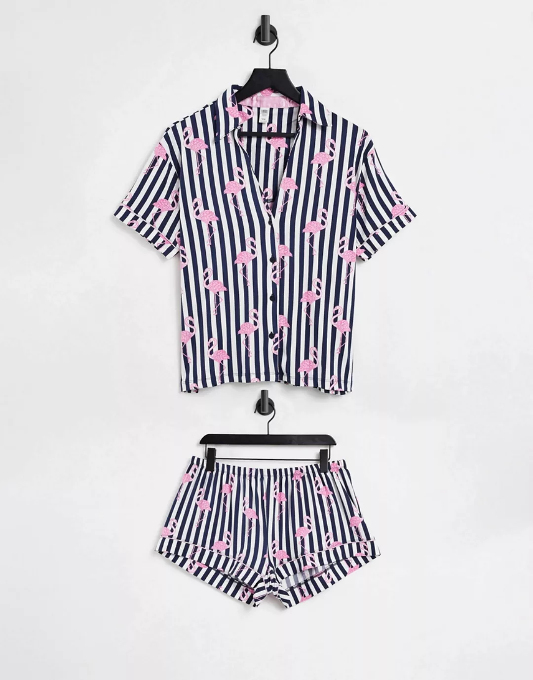 Chelsea Peers – Pyjama-Set bestehend aus Hemd und Shorts in Schwarz und wei günstig online kaufen