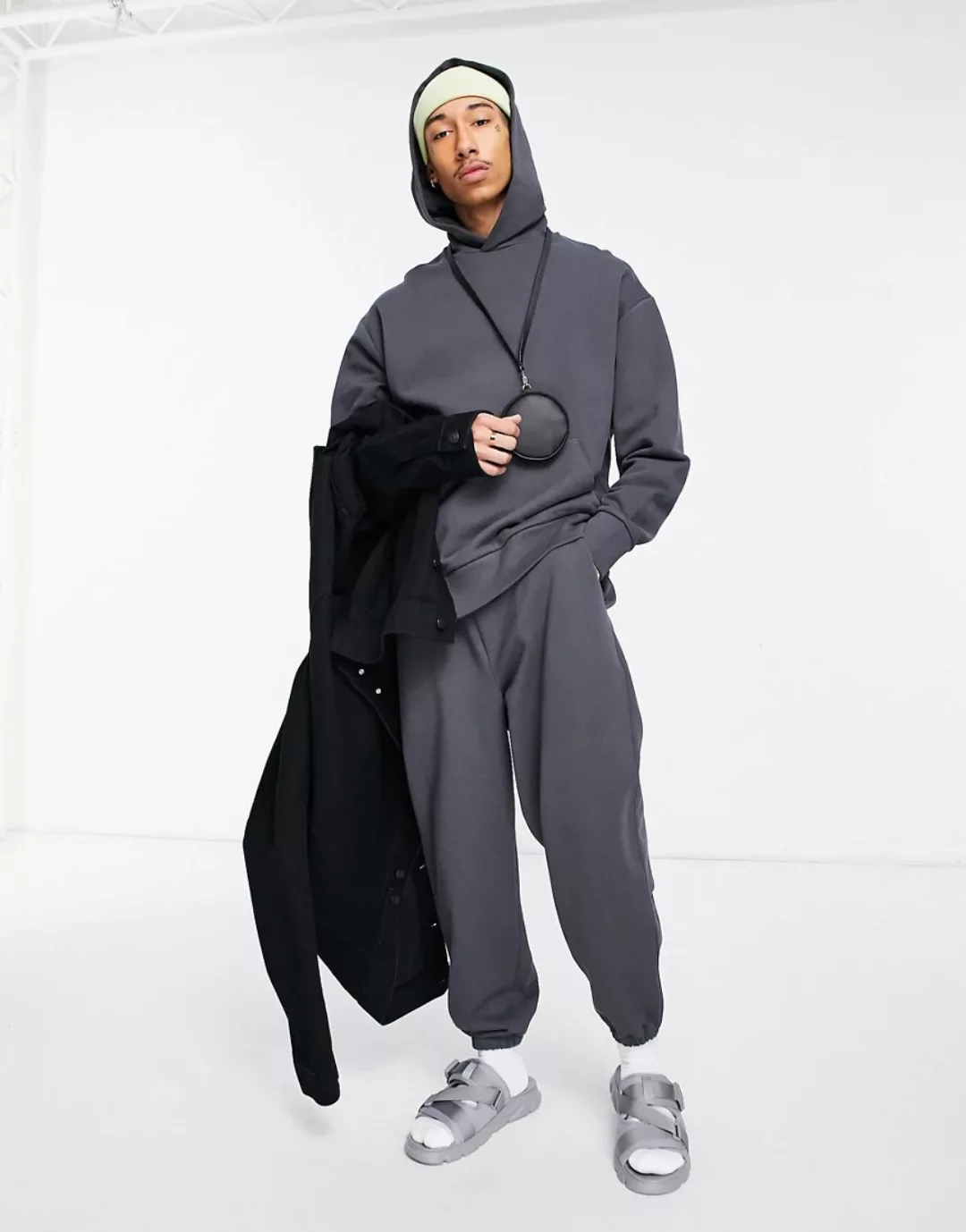 ASOS DESIGN – Schwerer Oversize-Kapuzenpullover in verwaschenem Schwarz, Ko günstig online kaufen