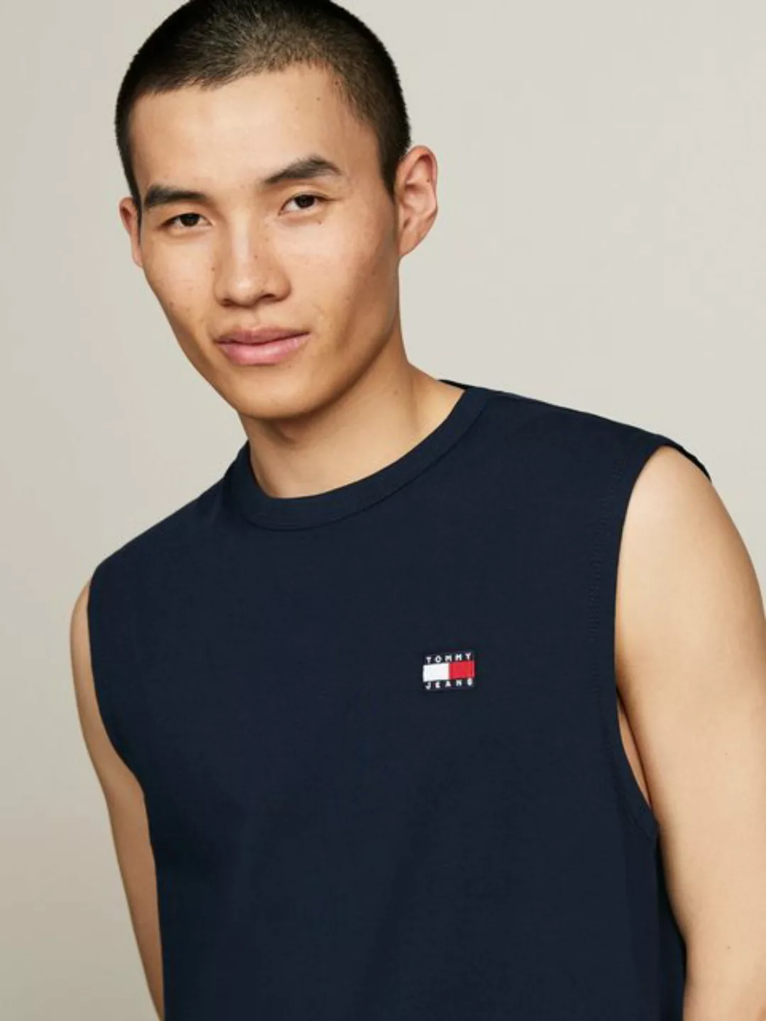 Tommy Jeans Rundhalsshirt "TJM REG BADGE TANK TOP EXT", mit Logoprägung günstig online kaufen