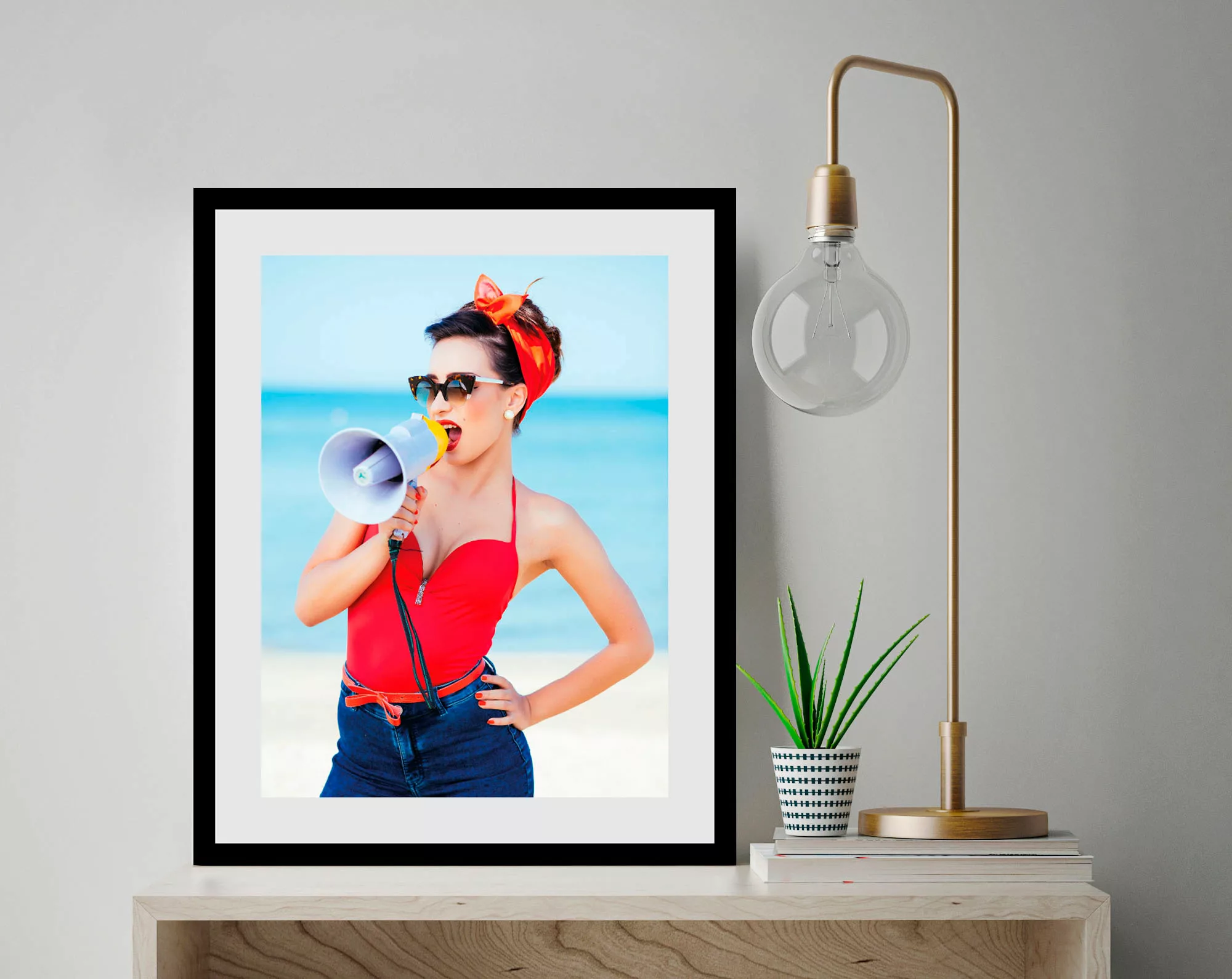 queence Bild "Lifeguard", Frau-Bilder von Frauen-Art-Kunst-Fashion-Mode-Mag günstig online kaufen